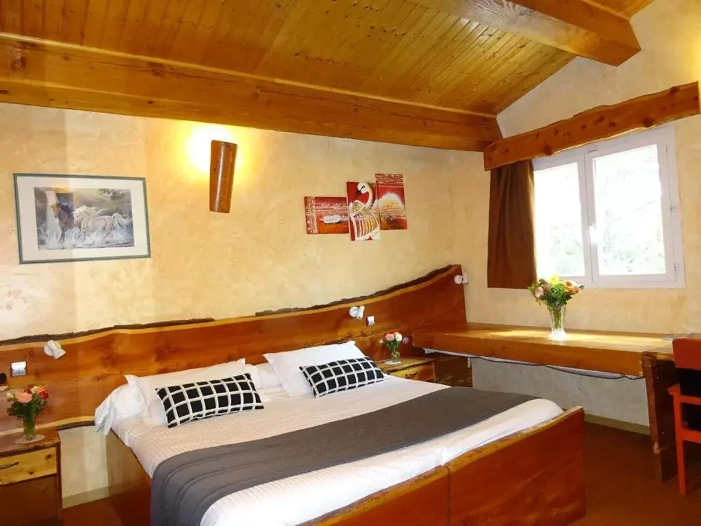 Triple Room with Private Bathroom in Les Chambres d'Hotes au Bois Fleuri