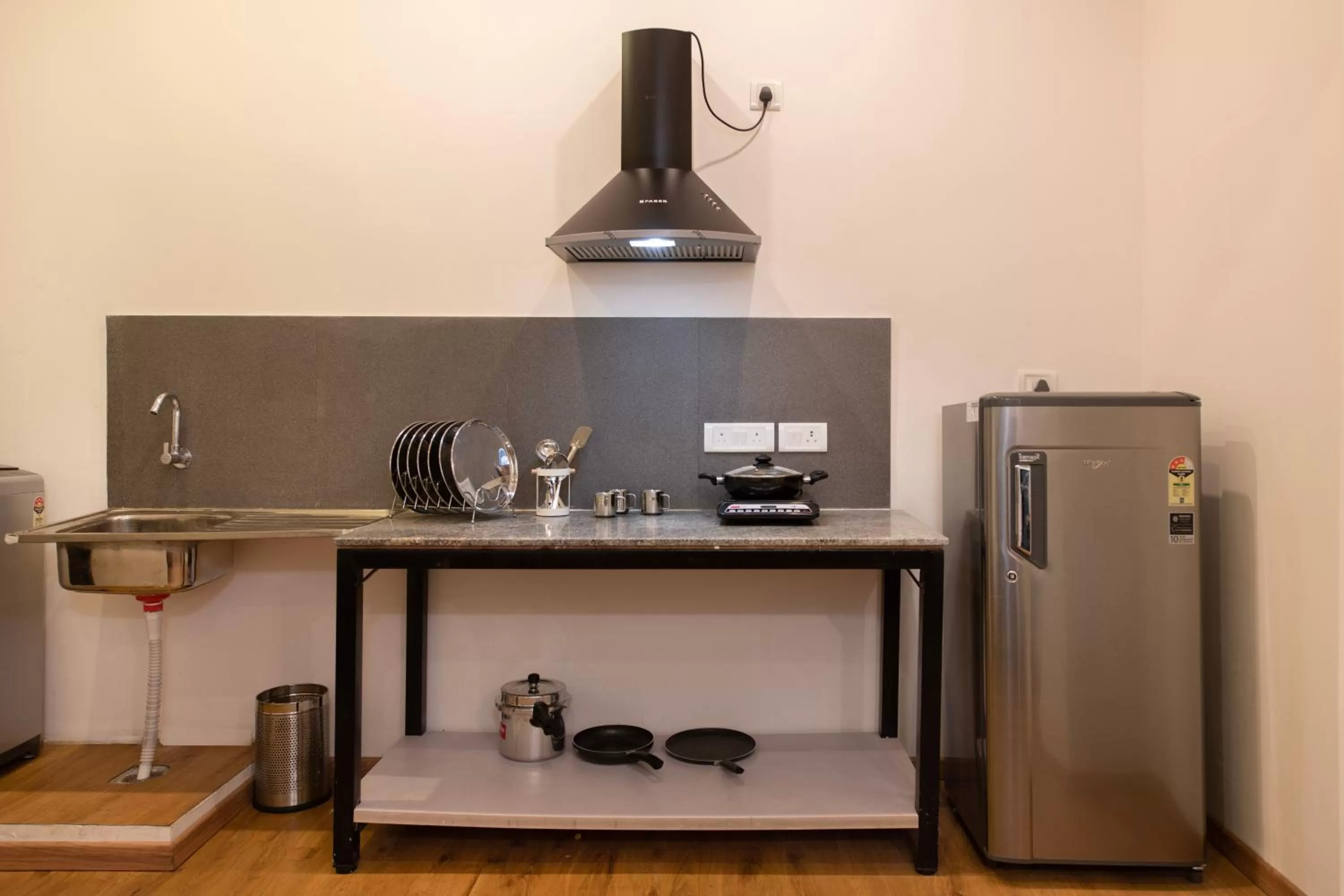 Convastay Prestige- Near Apollo Hospital & US Consulate