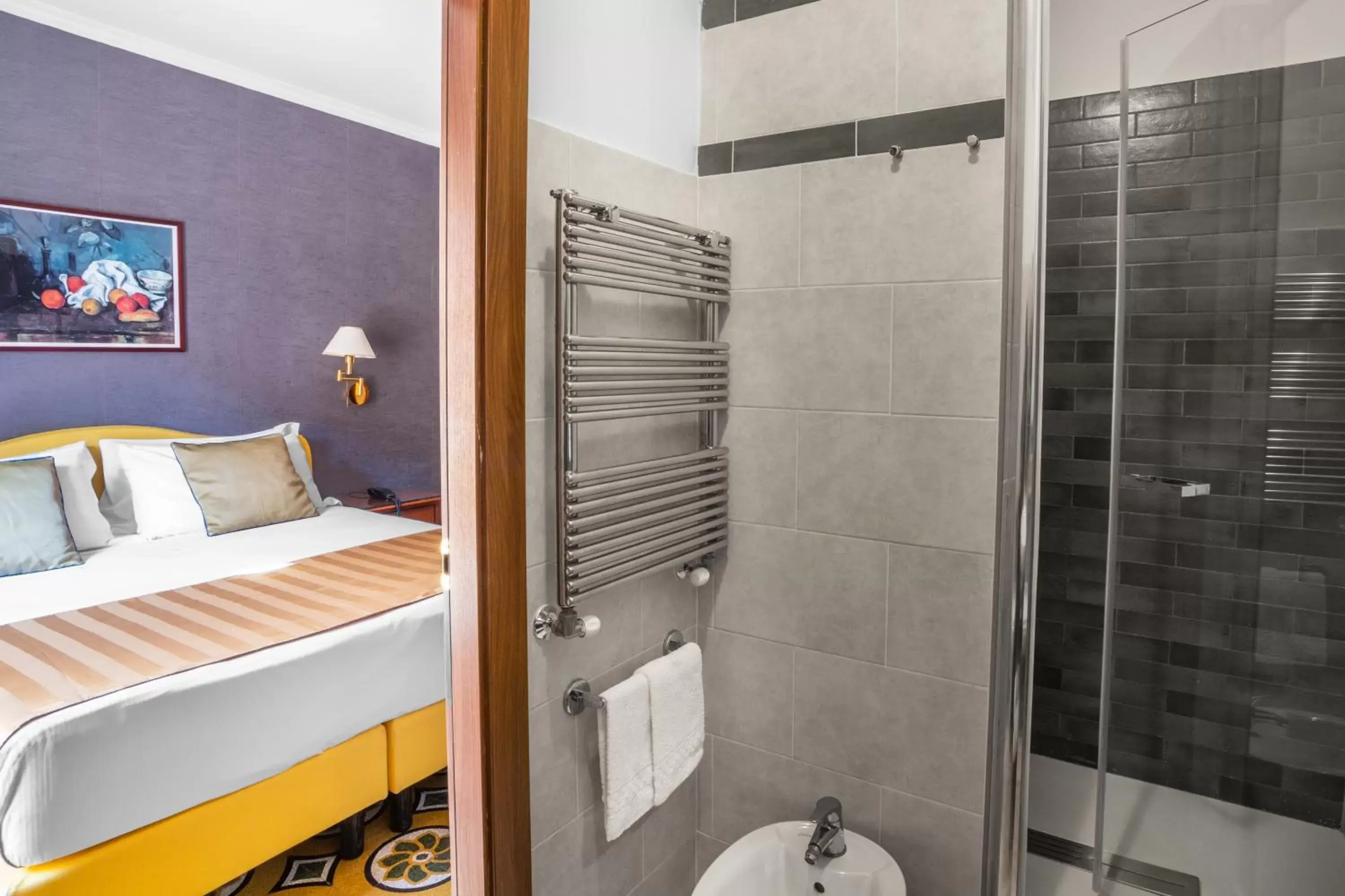 Shower, Bathroom in Hotel Piazza Di Spagna