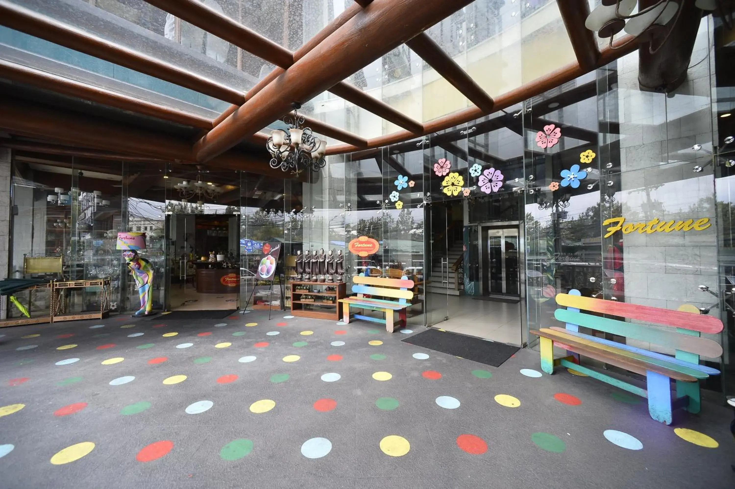 Restaurant/places to eat in Paragon Hotel and Suites Restaurant/places to eat in Paragon Hotel and Suites