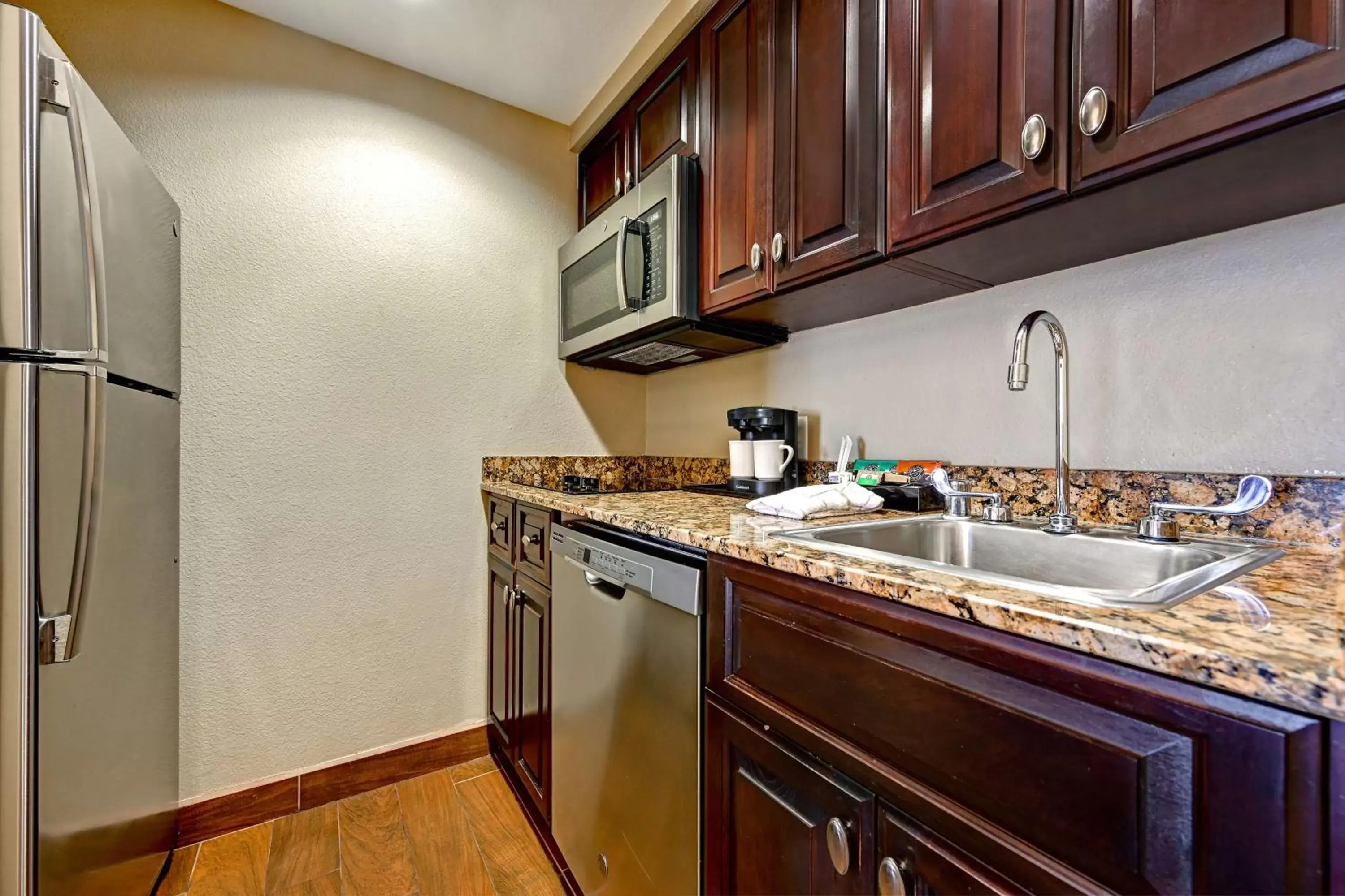 Kitchen or kitchenette, Kitchen/Kitchenette in Homewood Suites by Hilton Albuquerque Airport