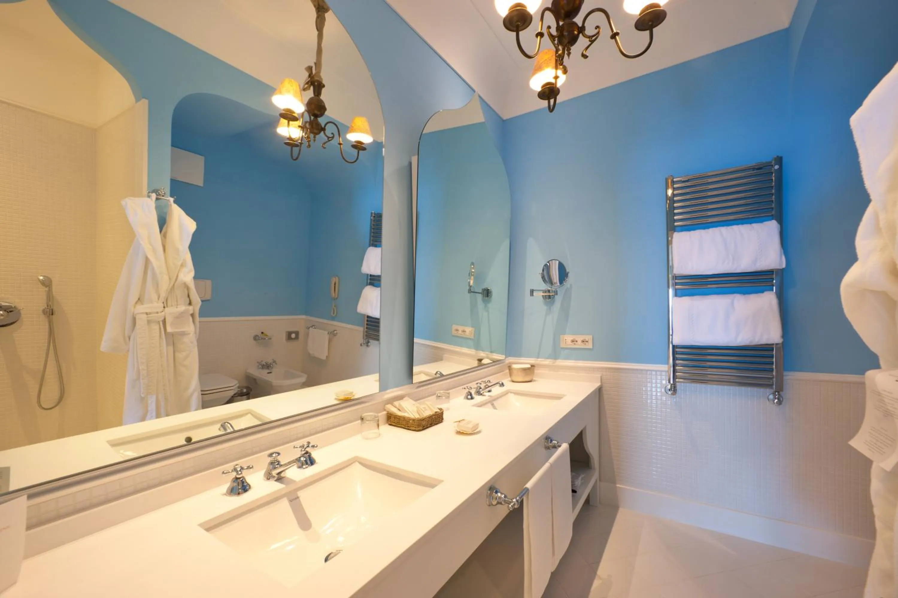 Shower in Bellevue Syrene