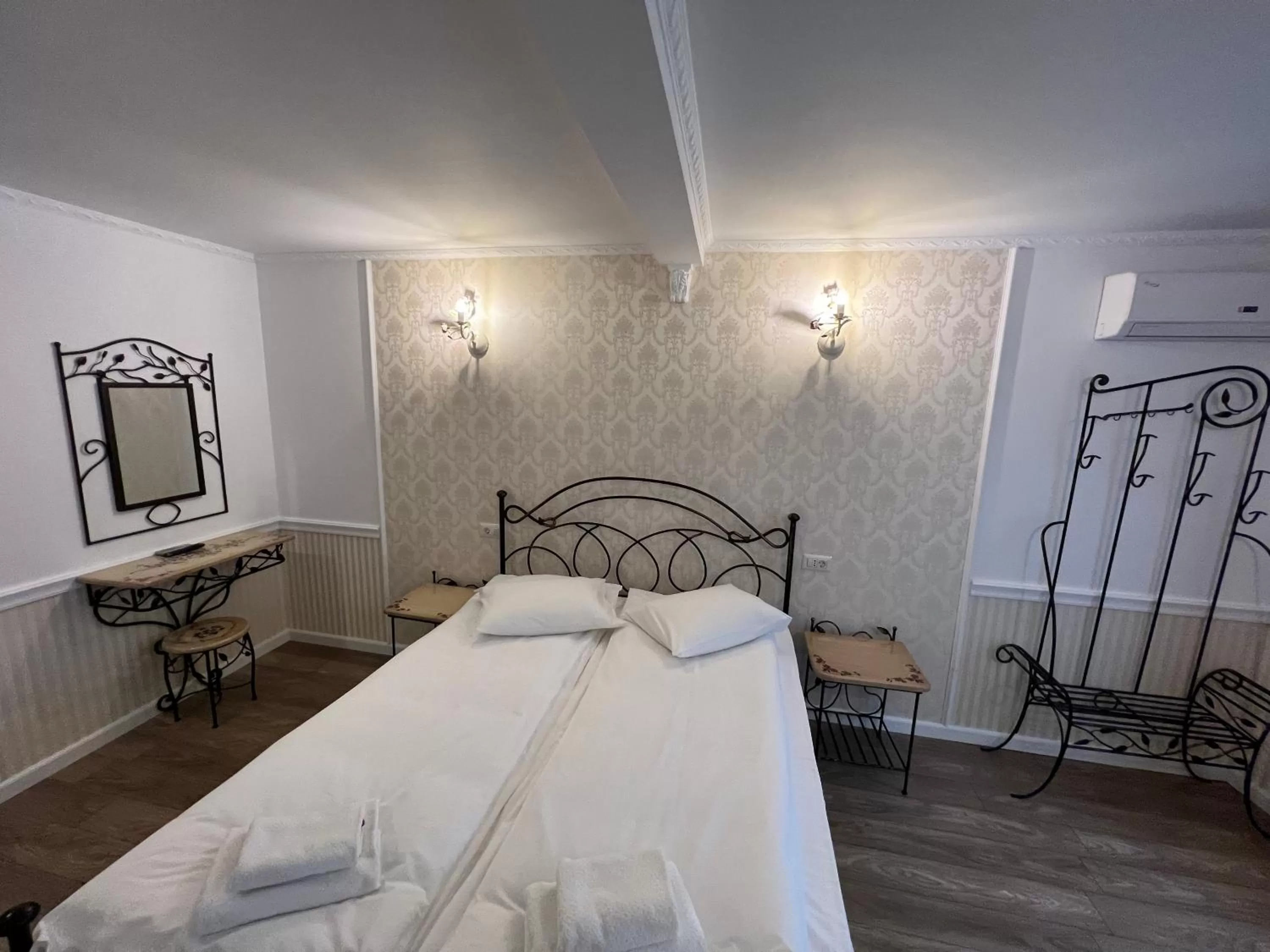 Bed in Hotel Boutique Cathedral Plaza Residences room for rent downtown