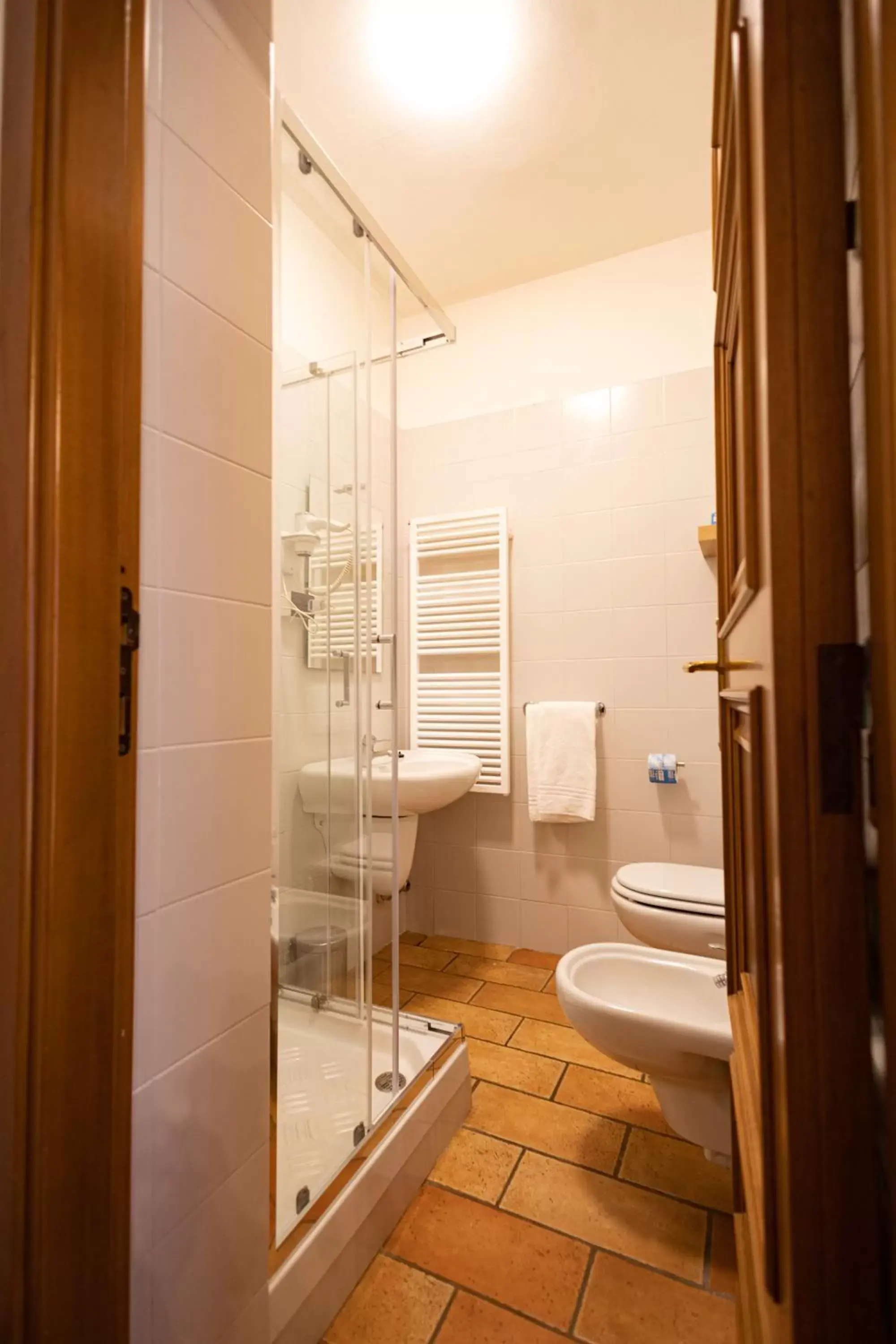 Bathroom in Hotel Tornielli 9