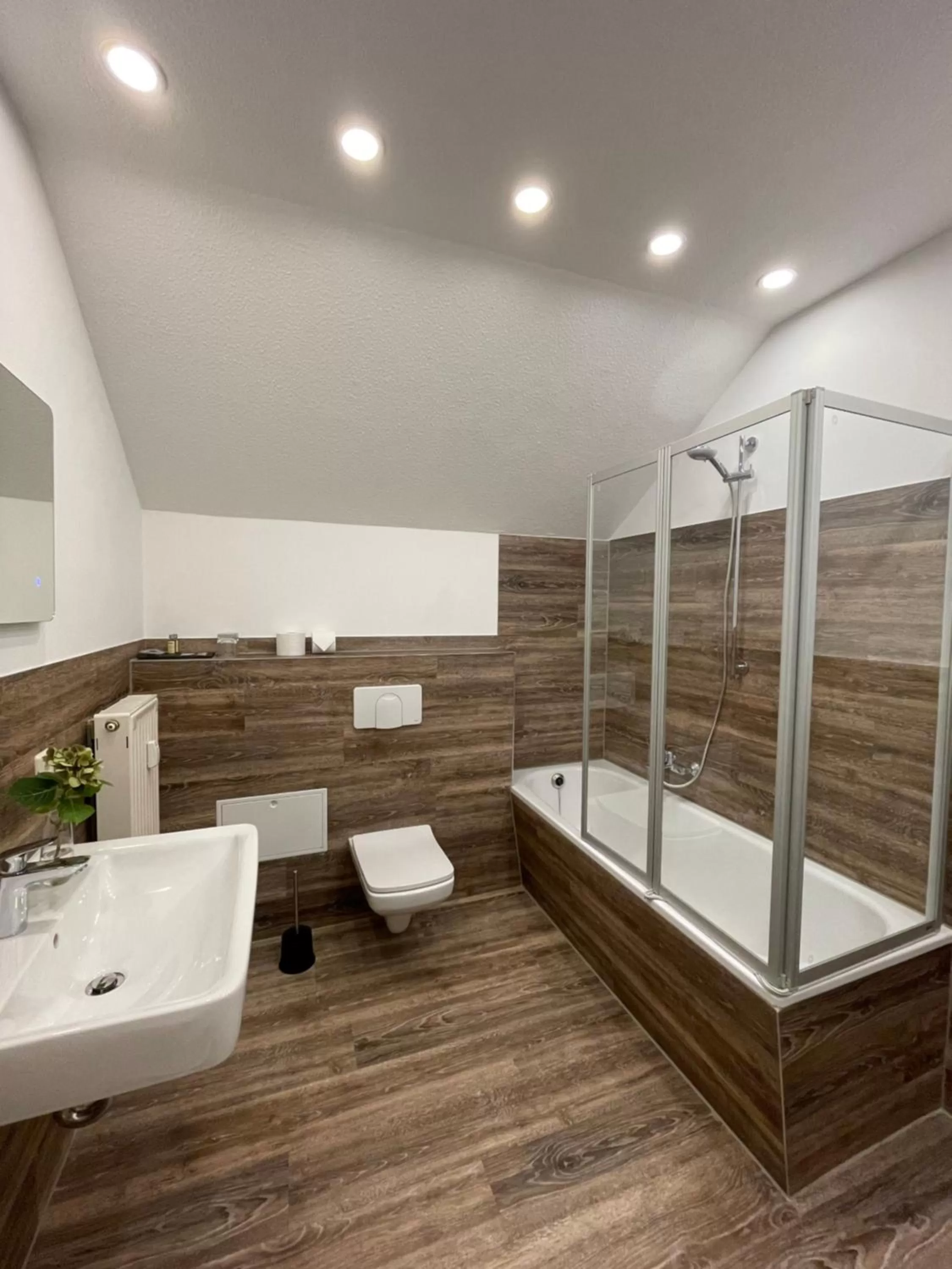 Bathroom in "Zur Altstadt - Am Fuße der Osterburg" Gaststätte, Pension, FEWO