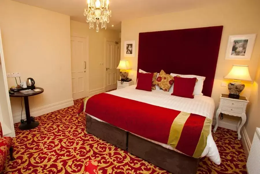 Bedroom, Bed in Ballyseede Castle