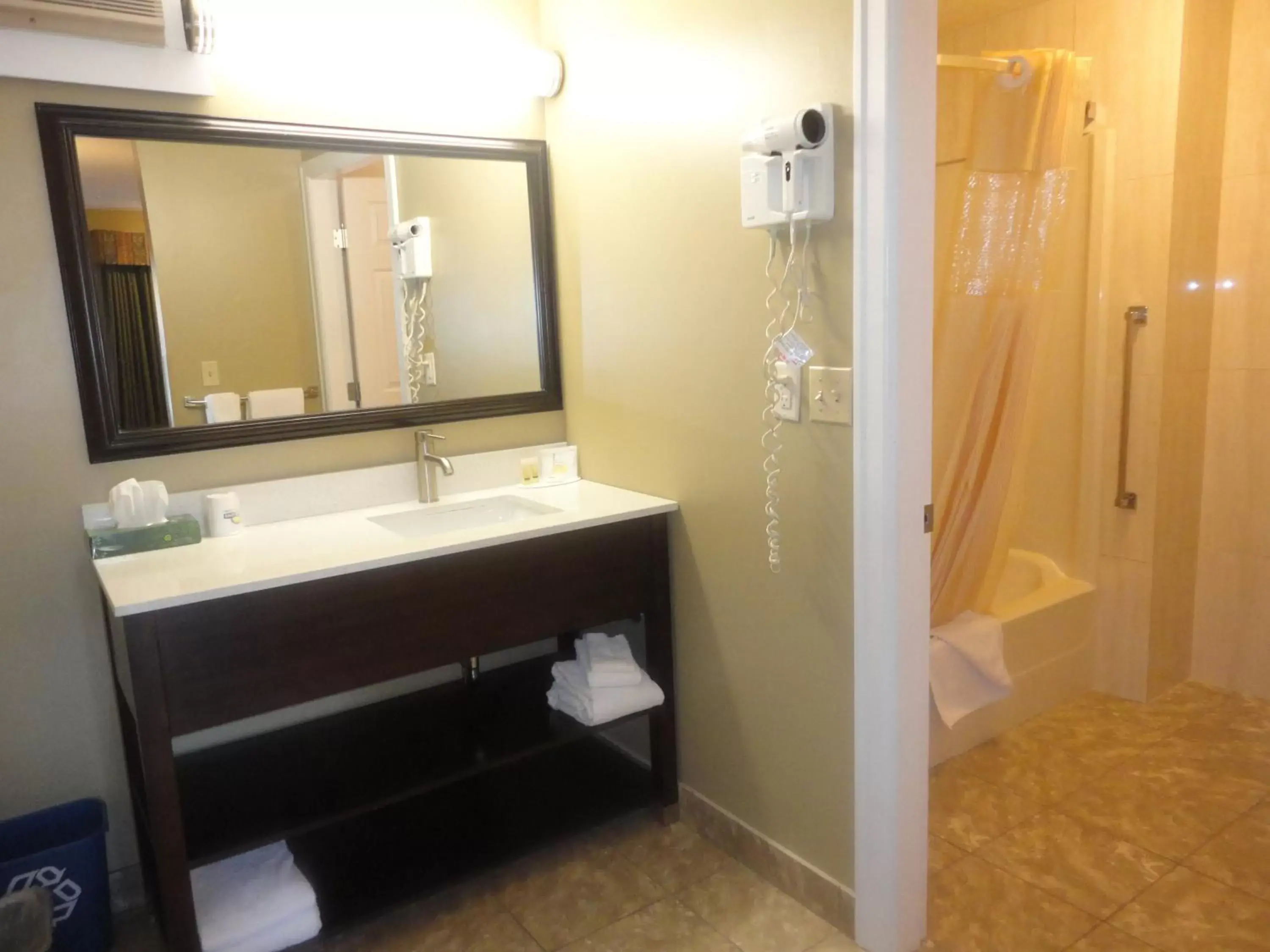 Bathroom in Days Inn by Wyndham Vernon