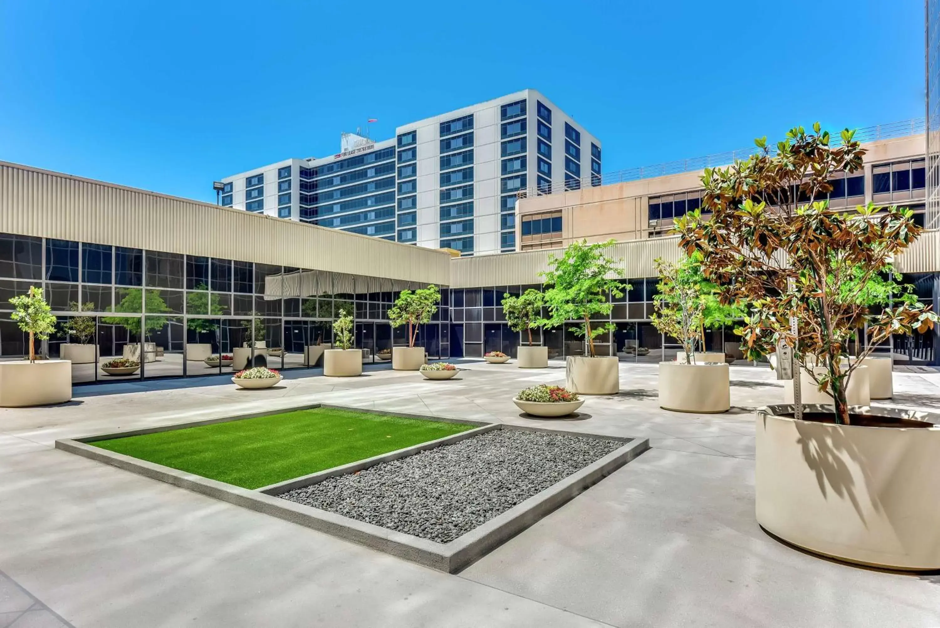 Garden, Property Building in Hilton Los Angeles Airport
