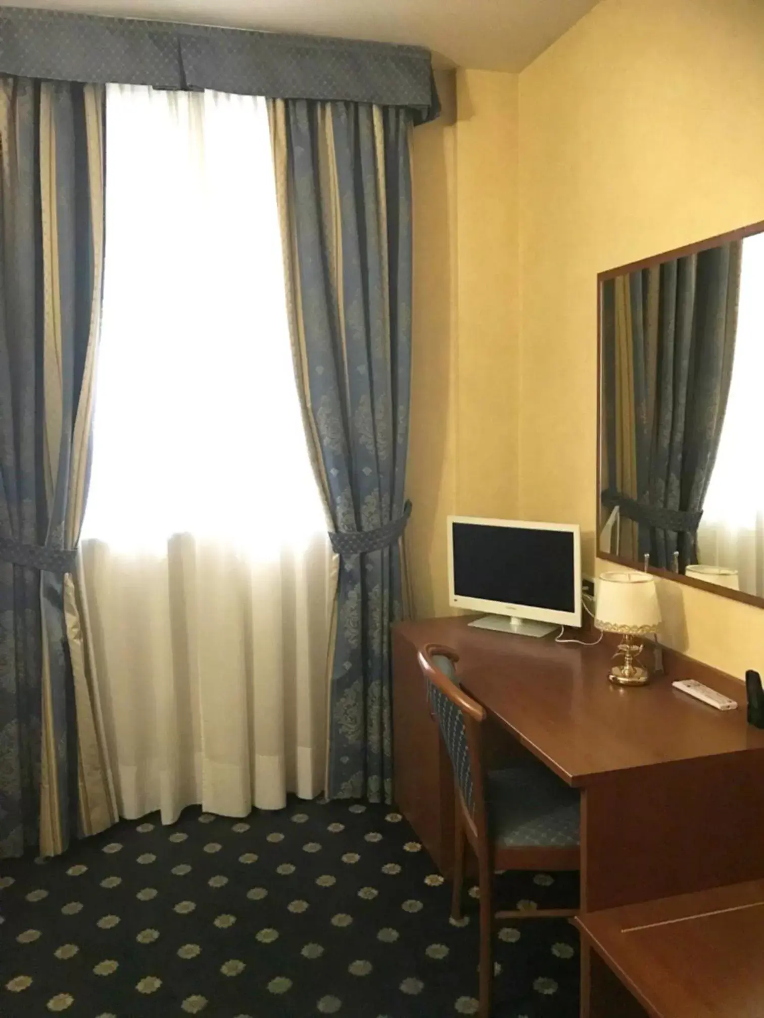 TV and multimedia, TV/Entertainment Center in Hotel Rigolfo