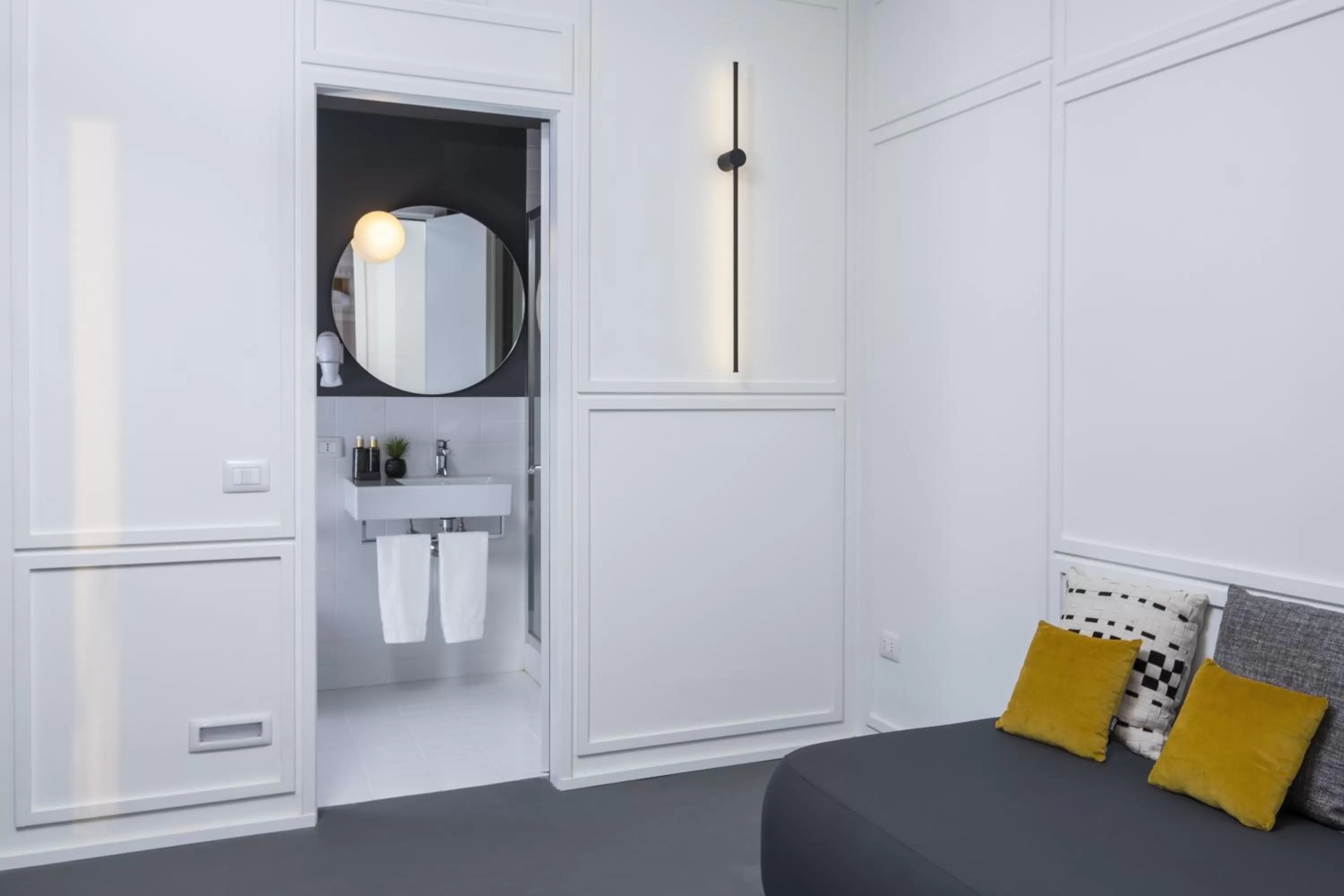 Bathroom, Bed in Camplus Hotel Roma Centro