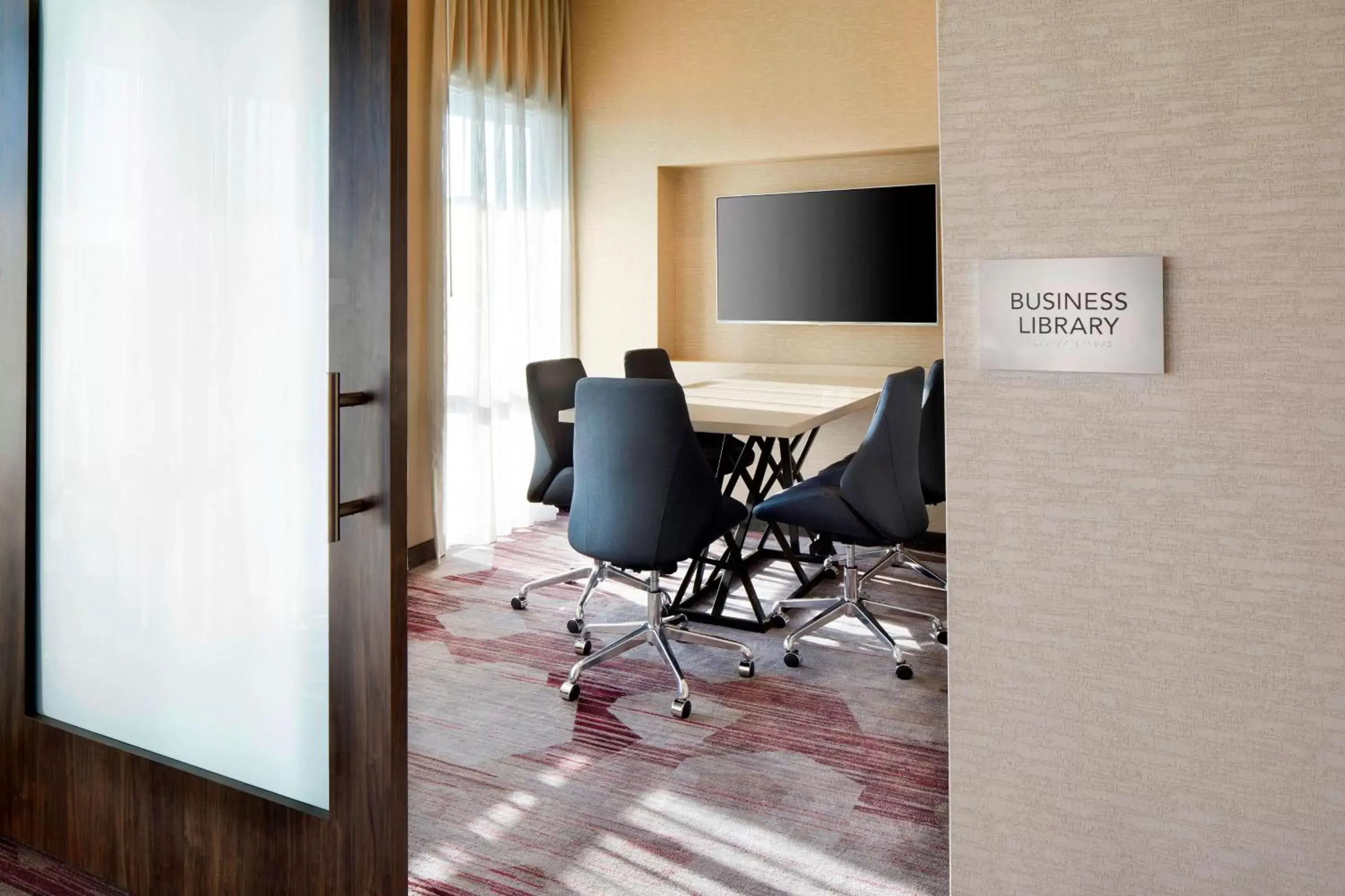 Business facilities, TV/Entertainment Center in Courtyard by Marriott Houston Intercontinental Airport