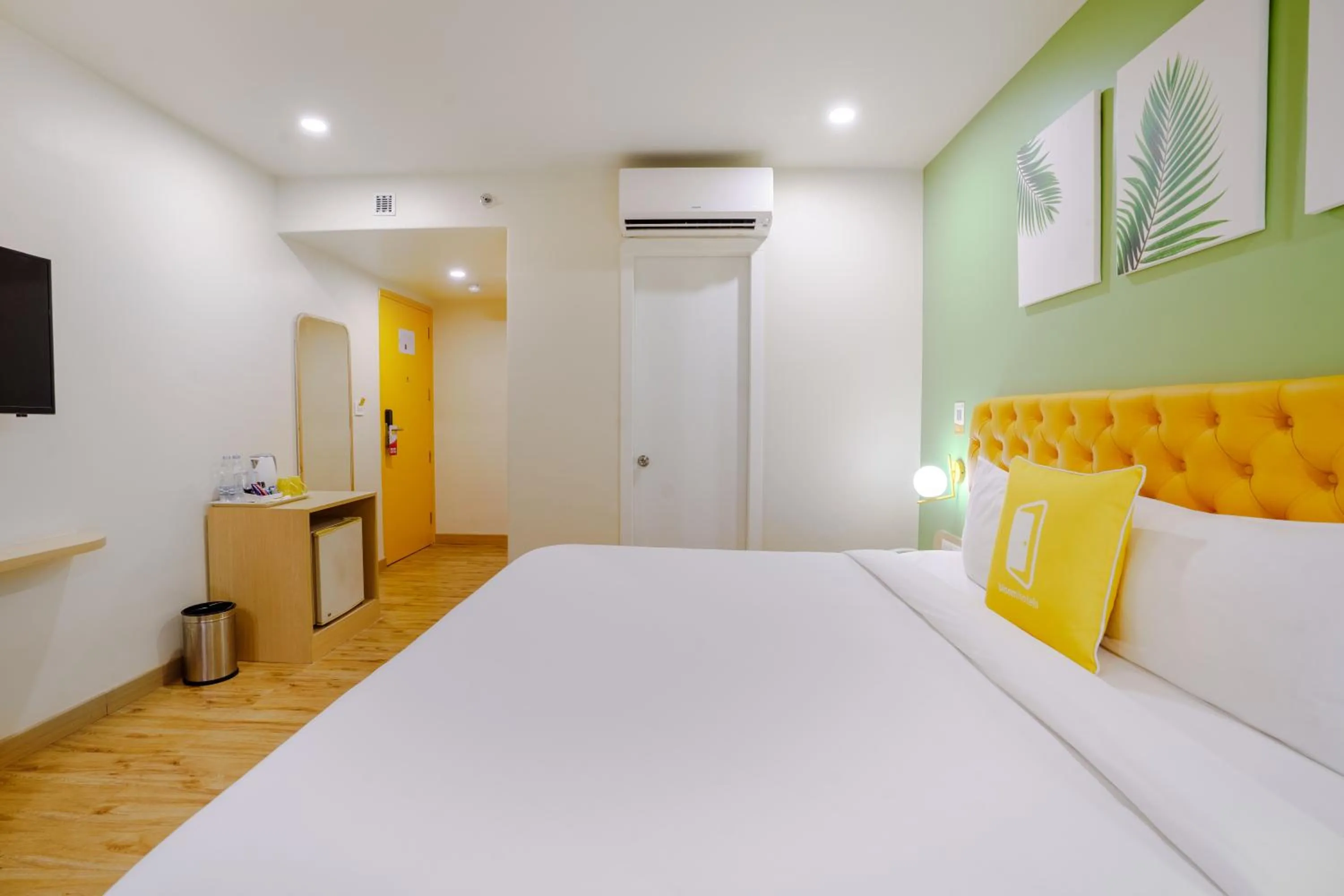 Photo of the whole room, Bed in Bloom Hotel - Karol Bagh