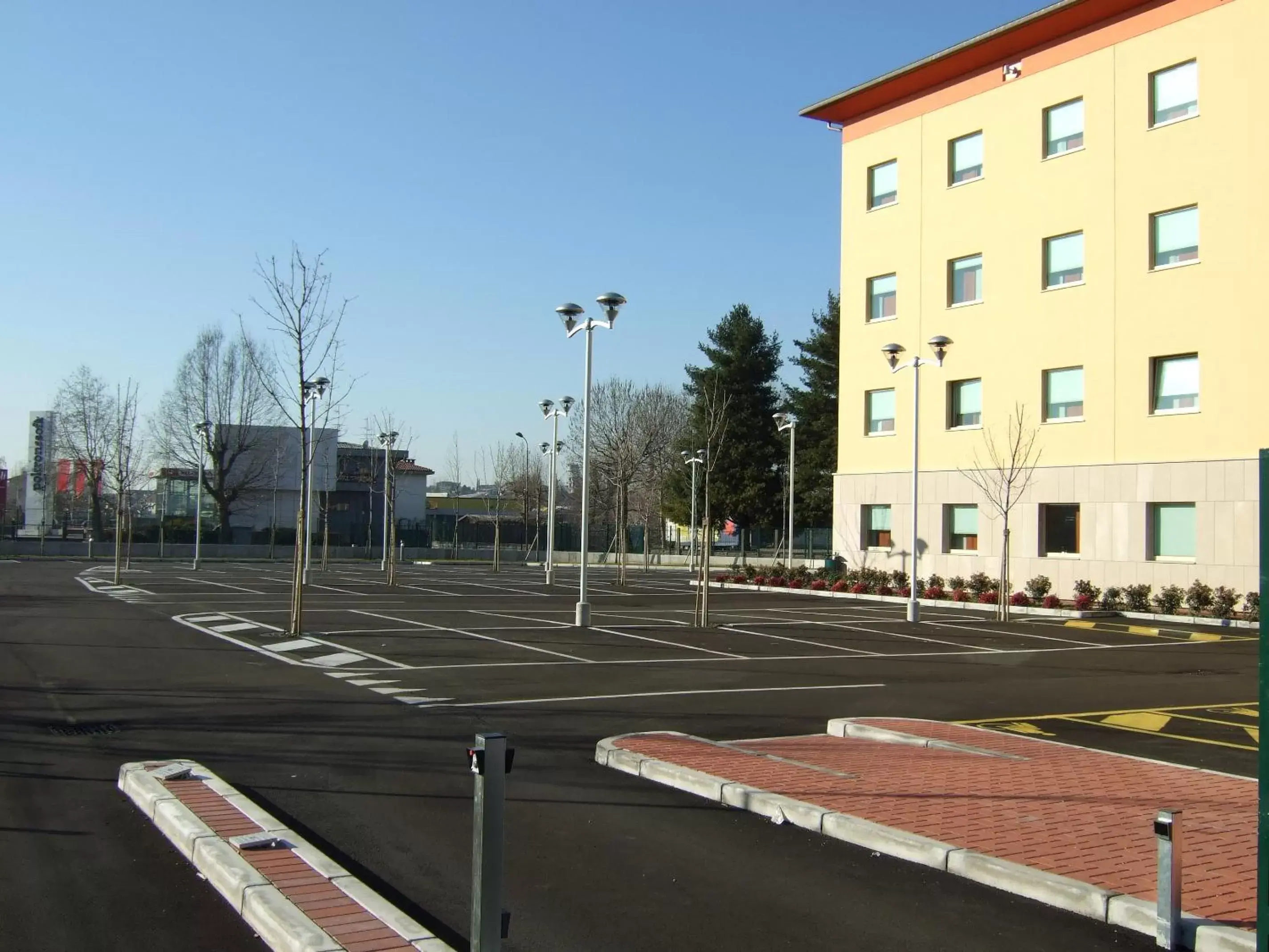 Facade/entrance in Ibis Como