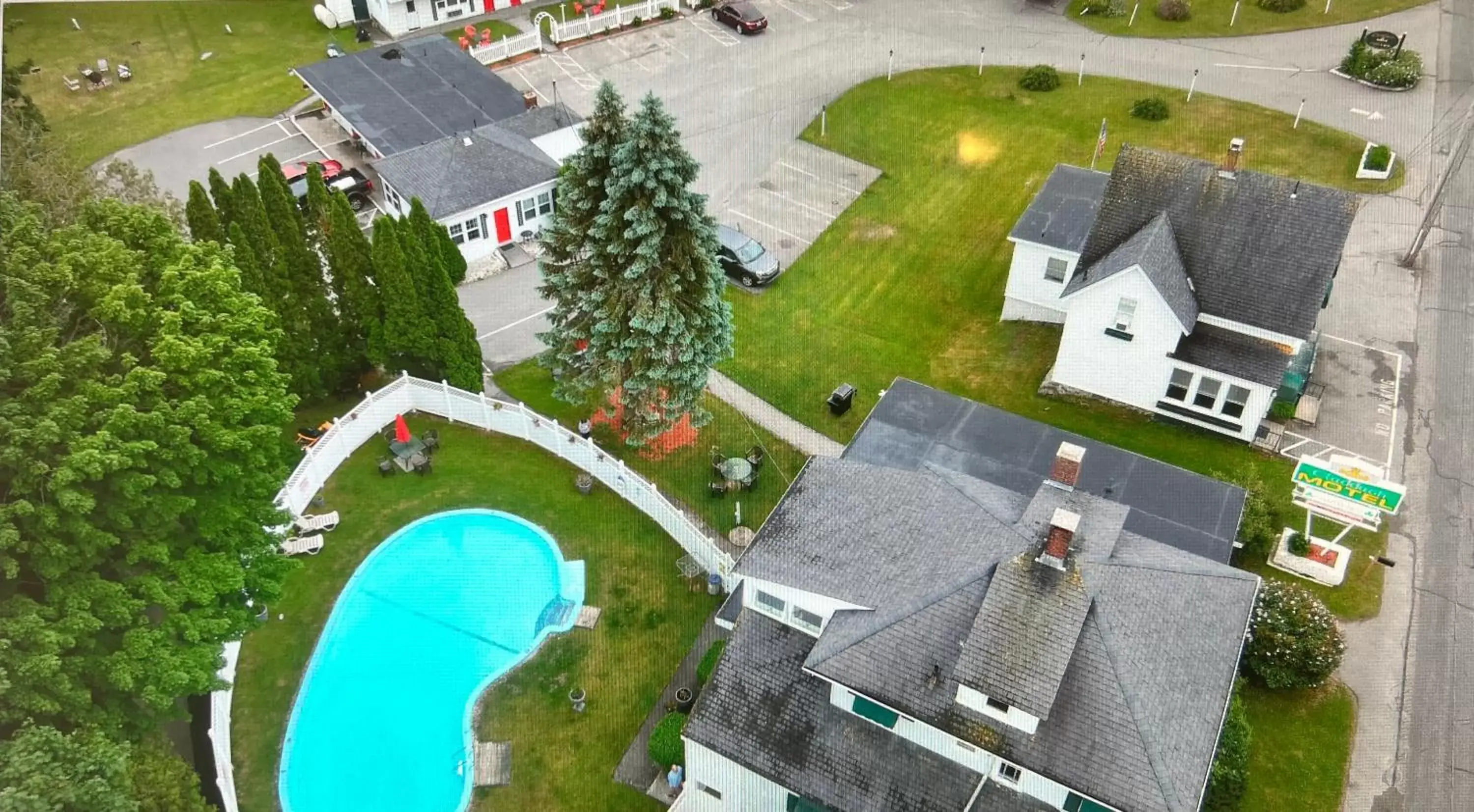 Property building, Bird's-eye View in Claddagh Motel & Suites