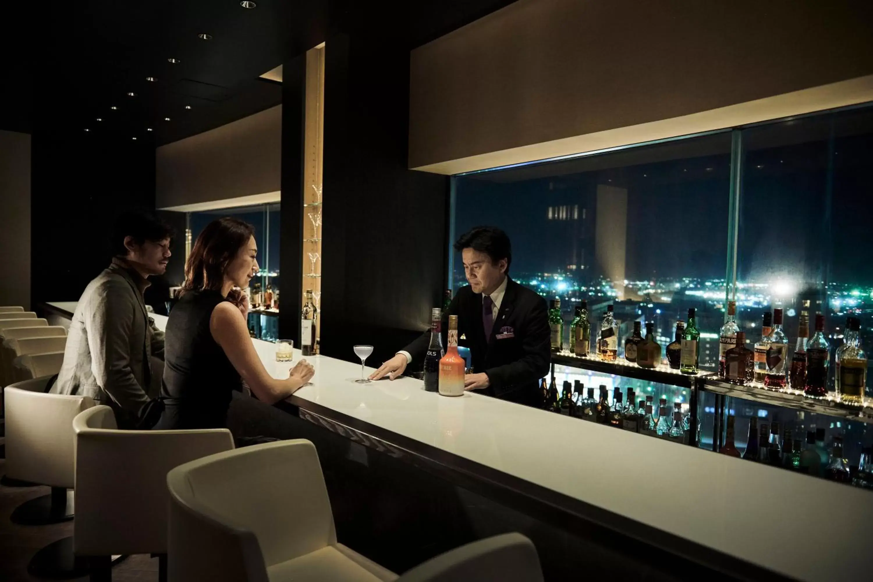Lounge or bar in ANA Crowne Plaza Kanazawa, an IHG Hotel