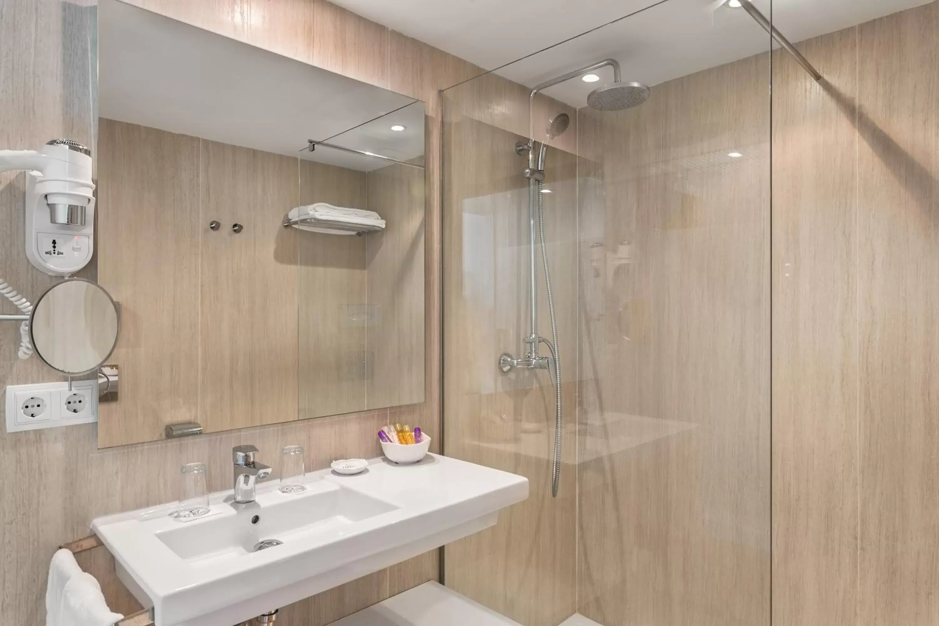 Shower, Bathroom in FERGUS Style Soller Beach