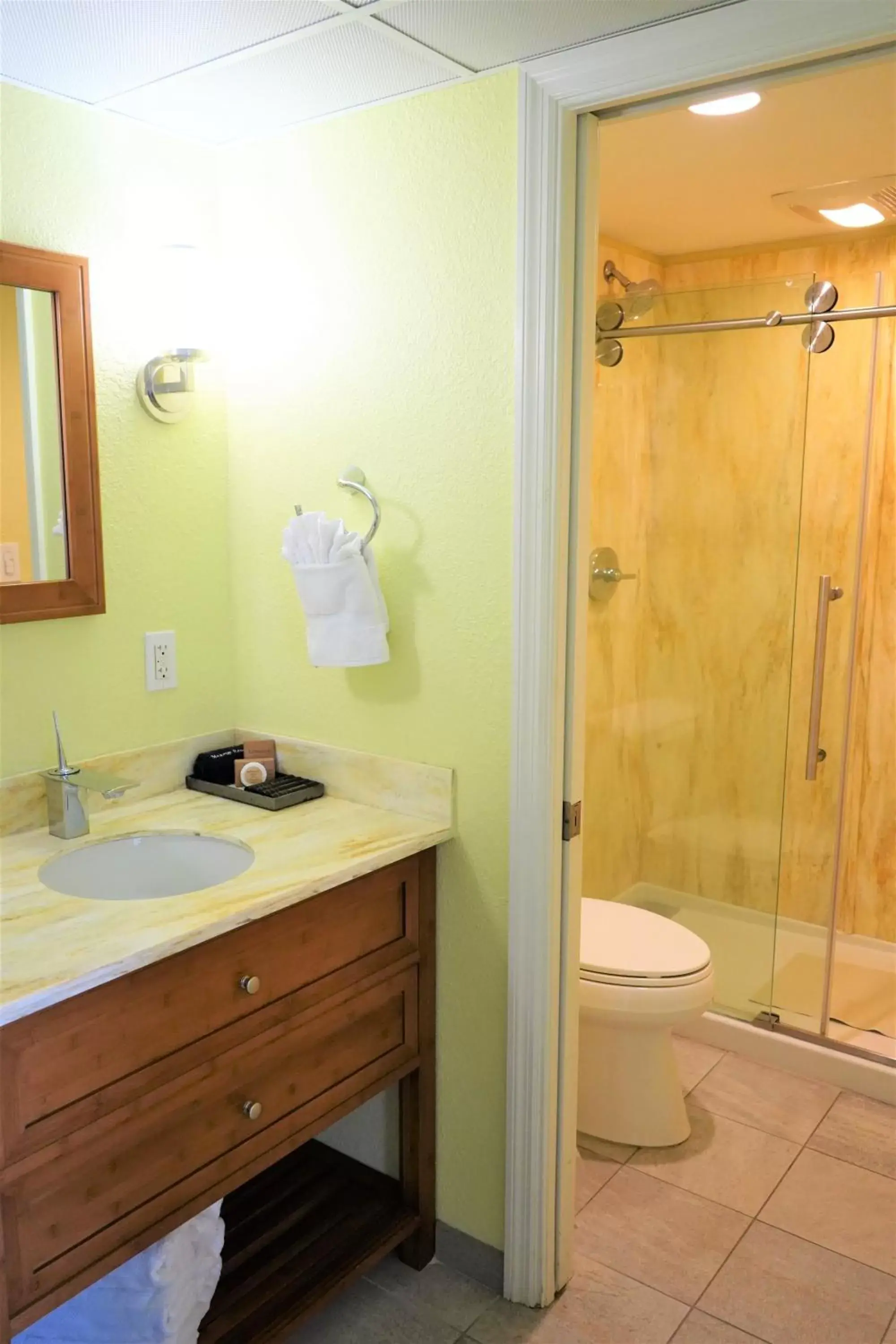 Shower, Bathroom in Glunz Ocean Beach Hotel and Resort