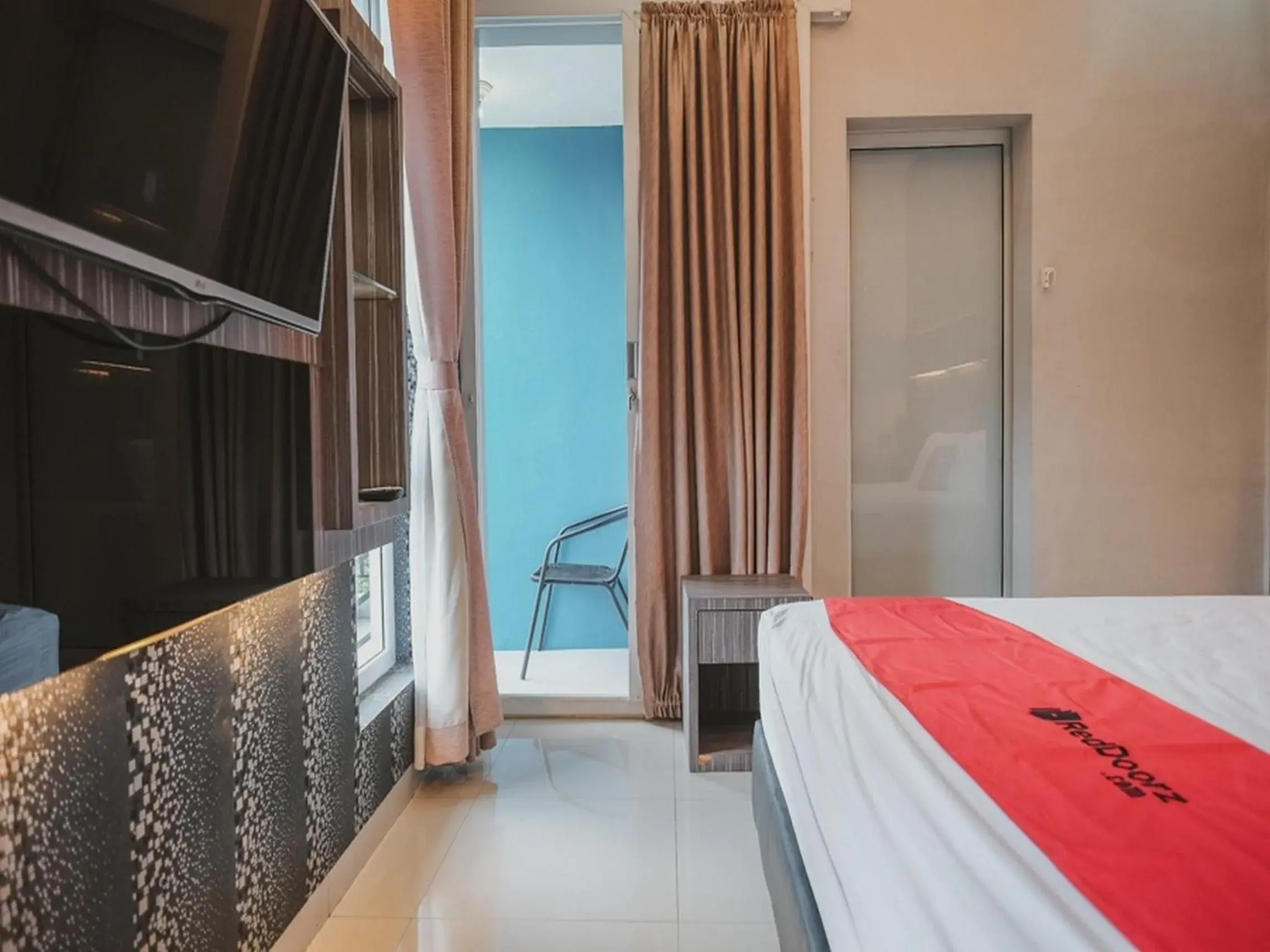 Bedroom, Bed in RedDoorz @ Jamin Ginting Medan