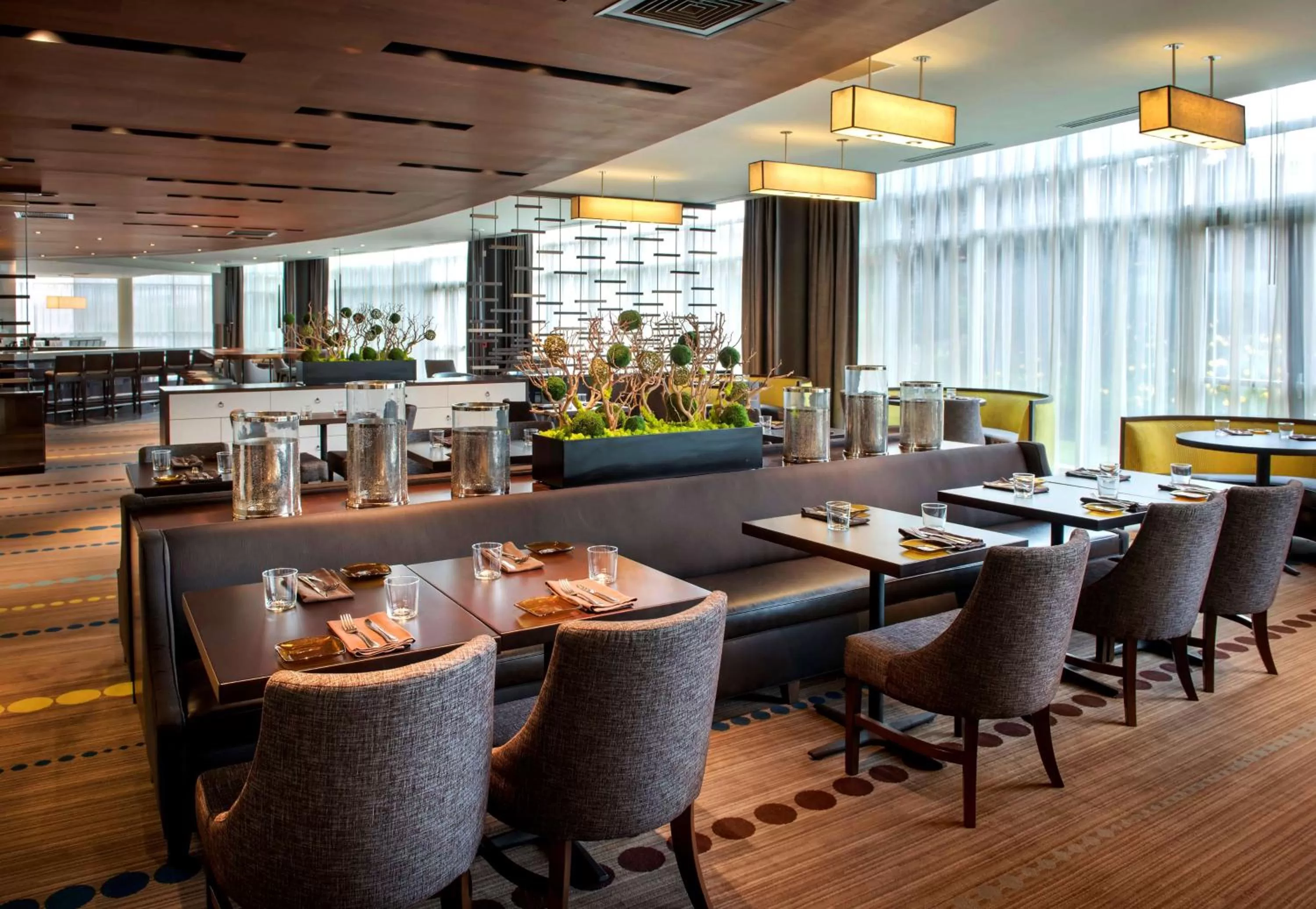 Restaurant/places to eat in Hyatt Regency Pittsburgh International Airport