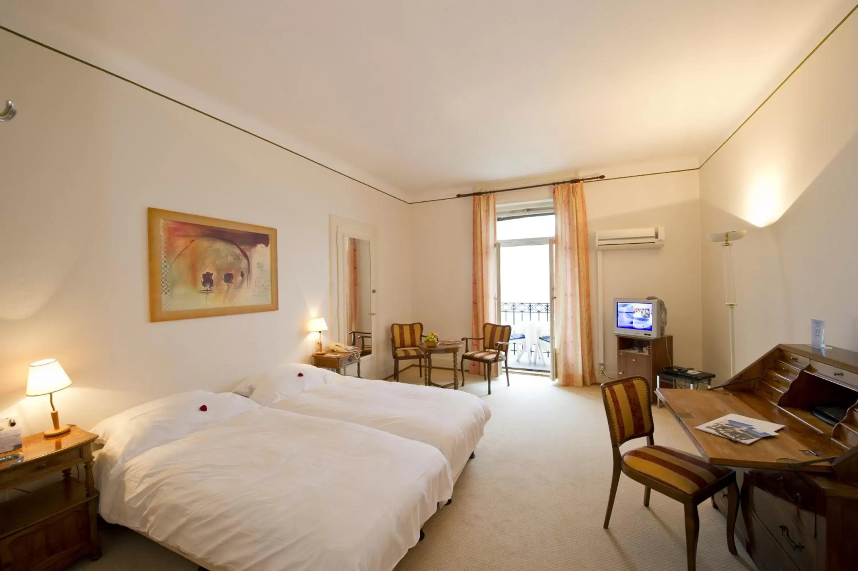 Bed in Hôtel du Grand Lac Excelsior Bed in Hôtel du Grand Lac Excelsior