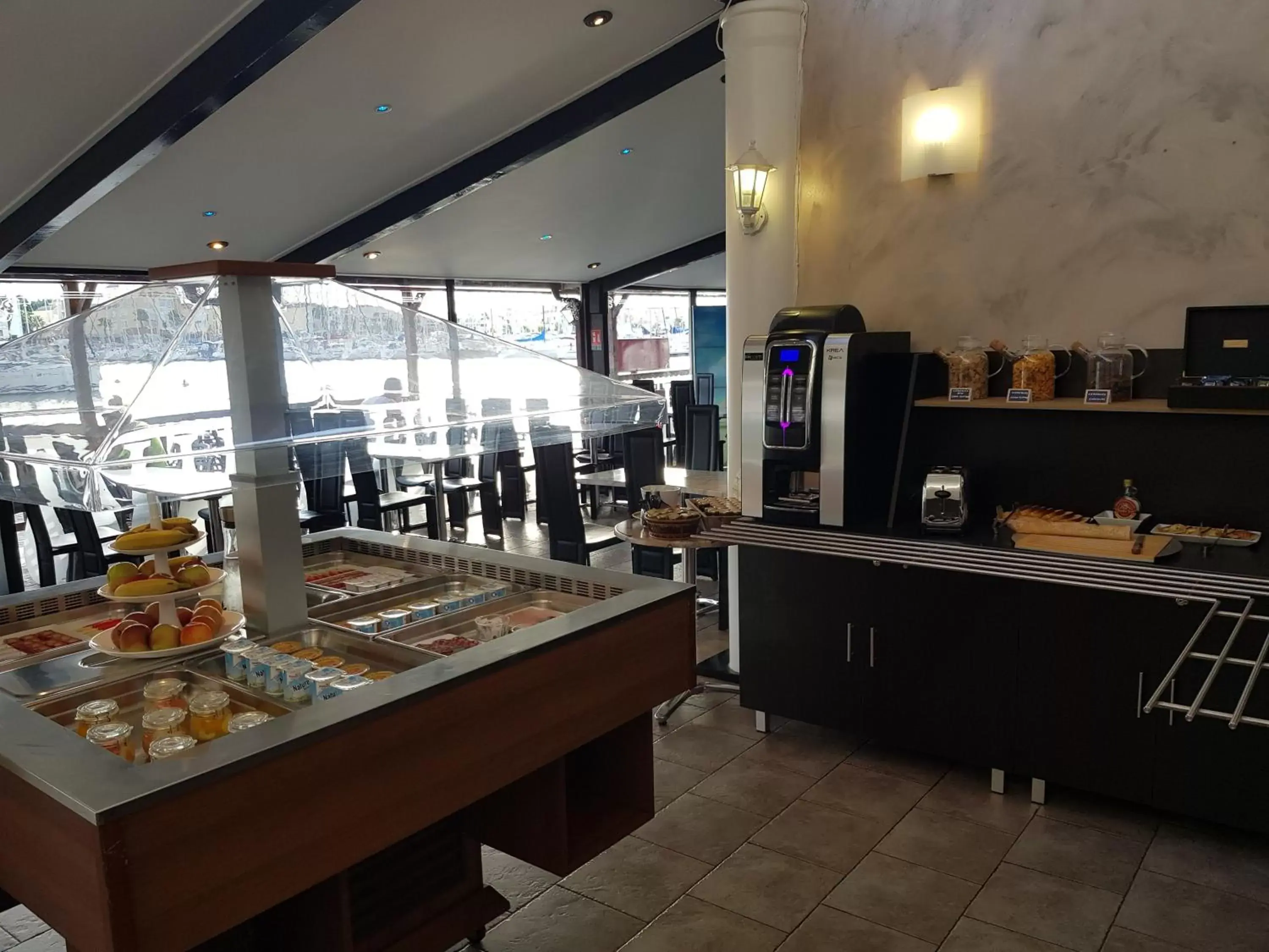 Continental breakfast, Restaurant/Places to Eat in Hôtel Port Beach