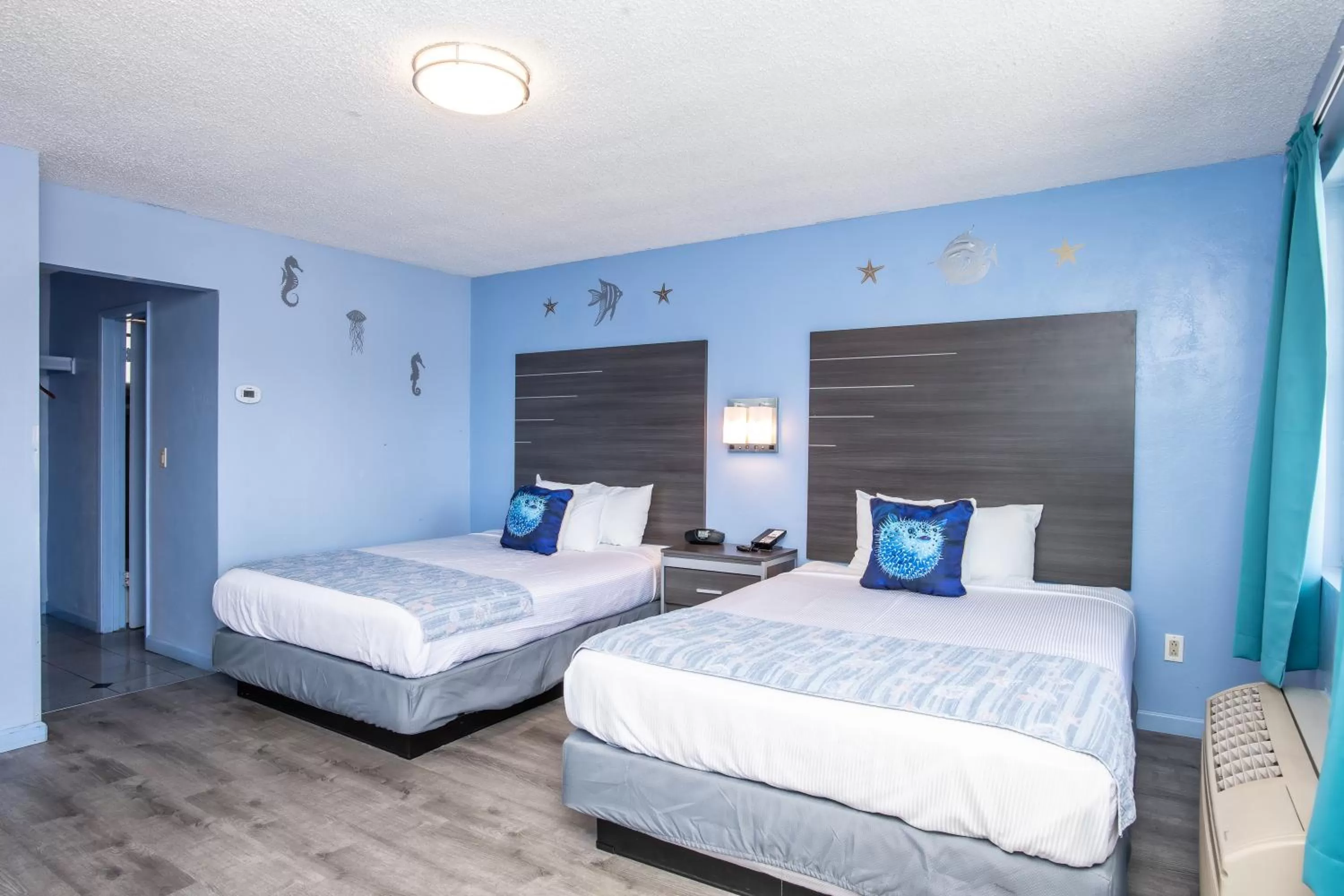 Bed in Aqua Breeze Inn