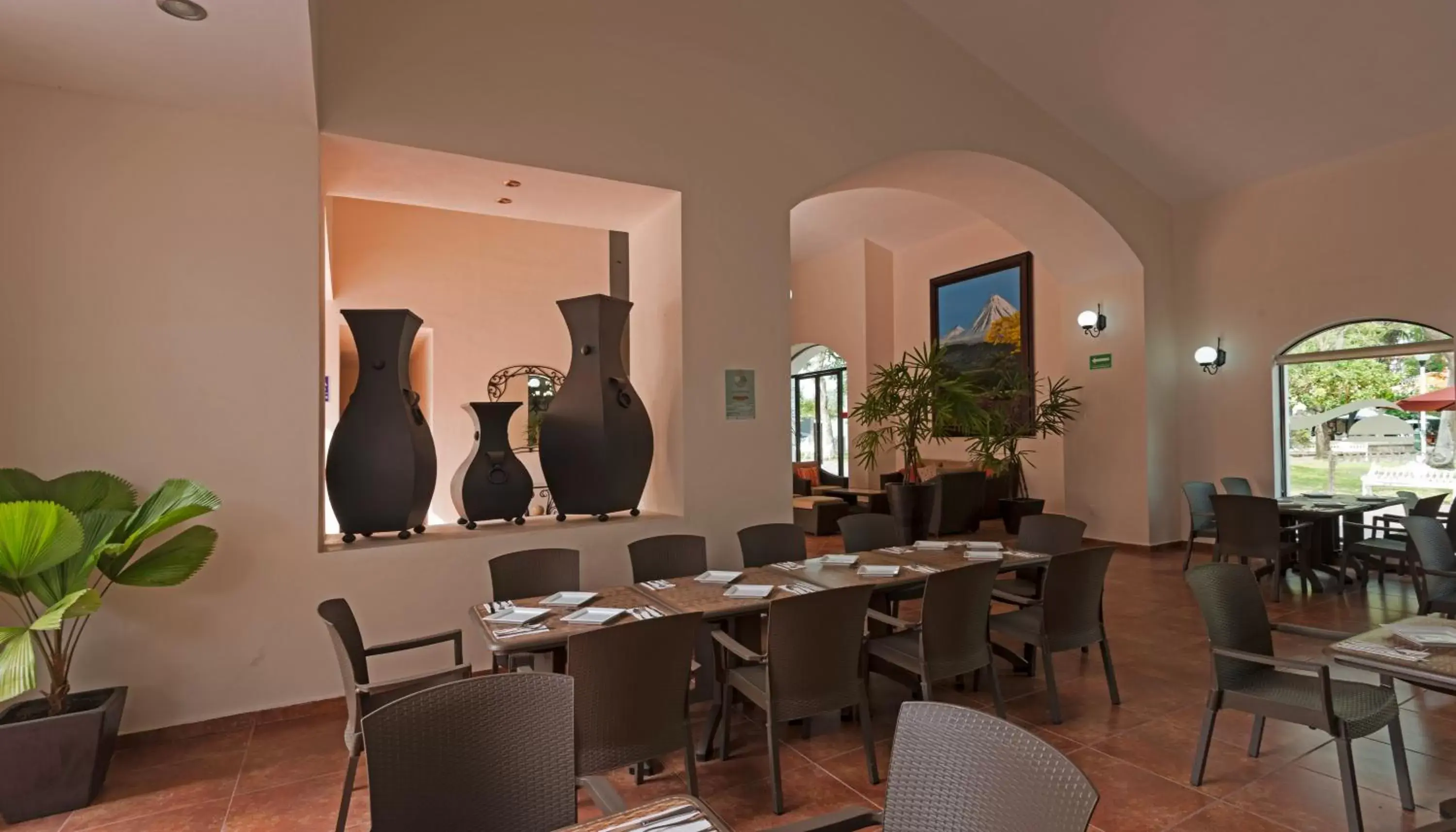 Restaurant/places to eat in Concierge Plaza La Villa