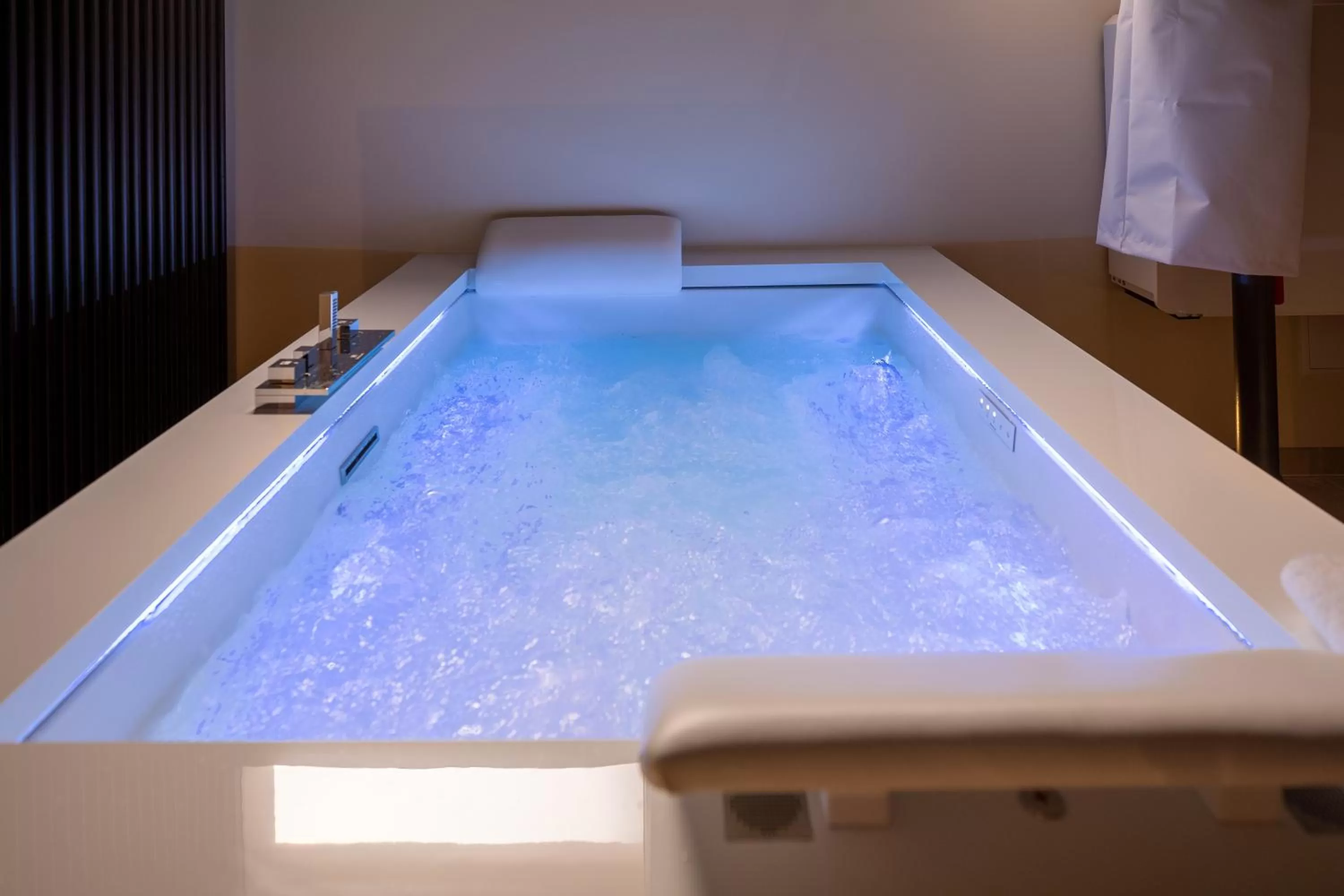 Hot Tub in Hotel Normandy