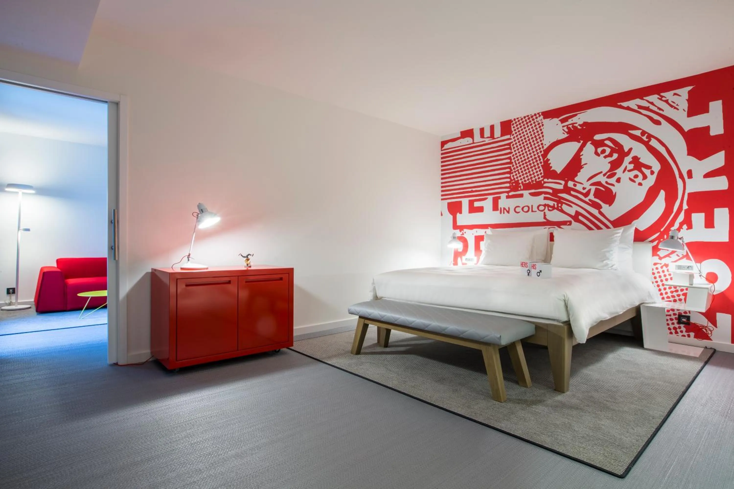 Living room, Bed in Radisson RED Brussels
