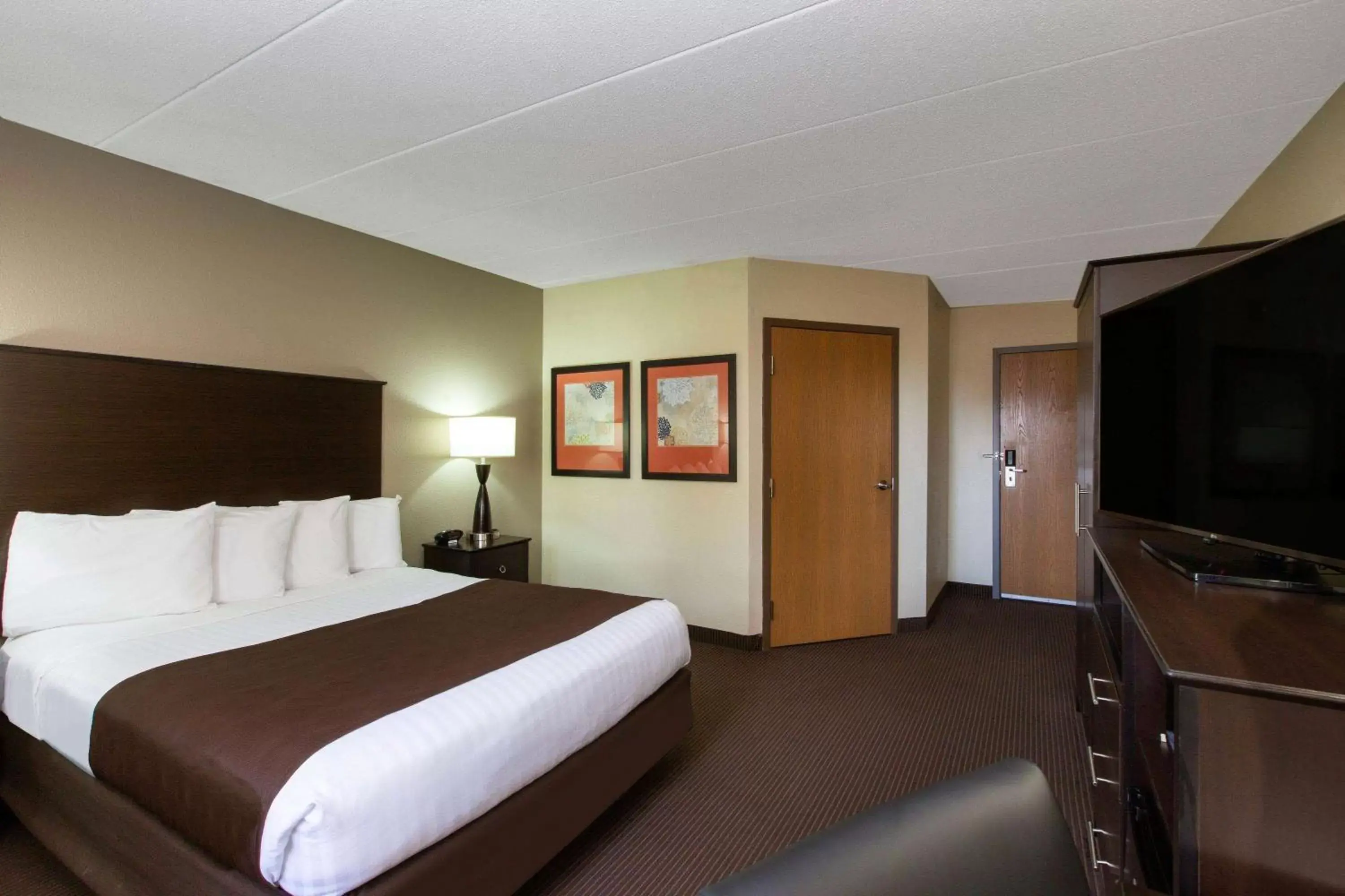 Photo of the whole room, Bed in AmericInn by Wyndham Apple Valley