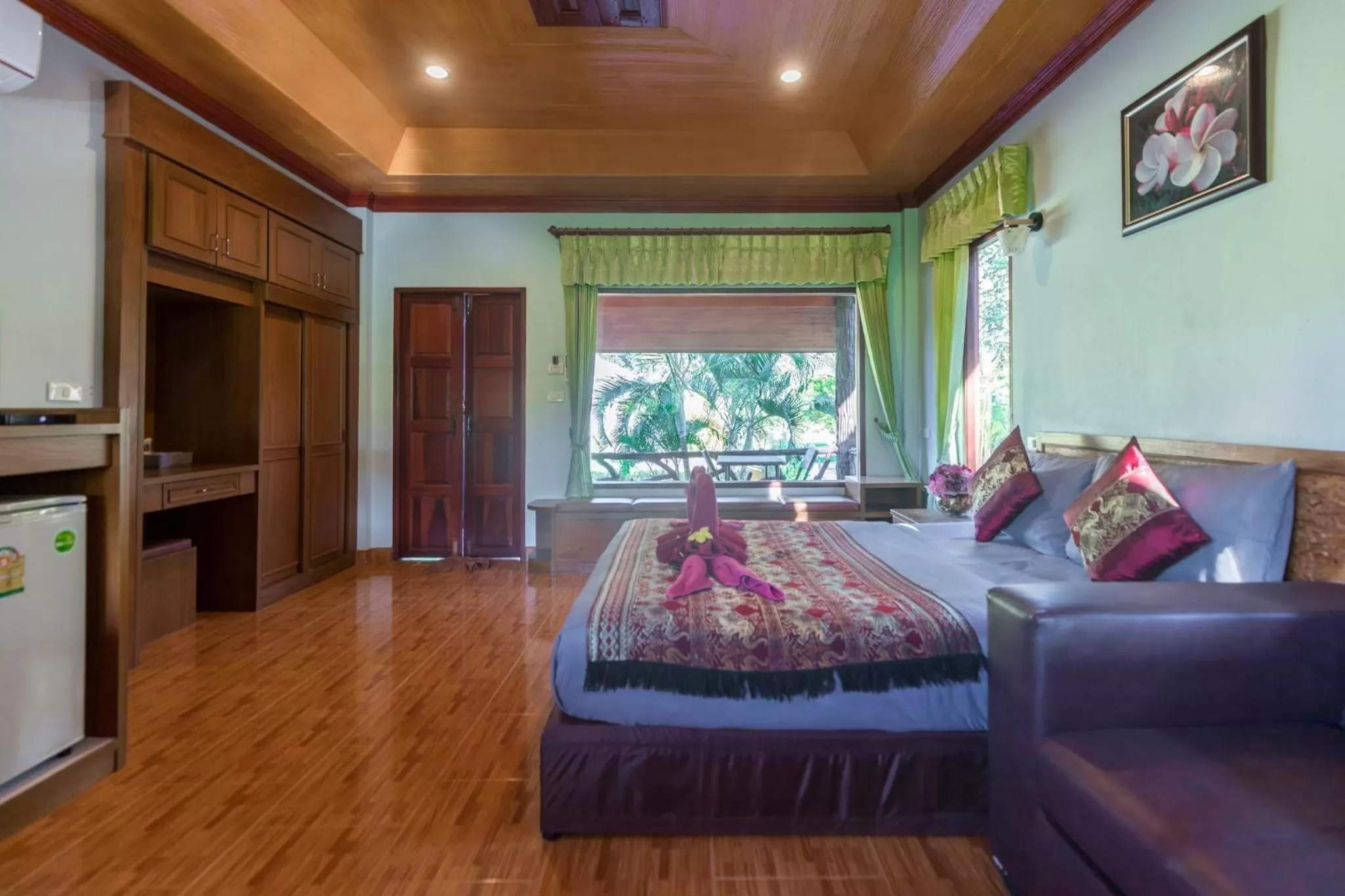 Bed in Khaosok Rainforest Resort