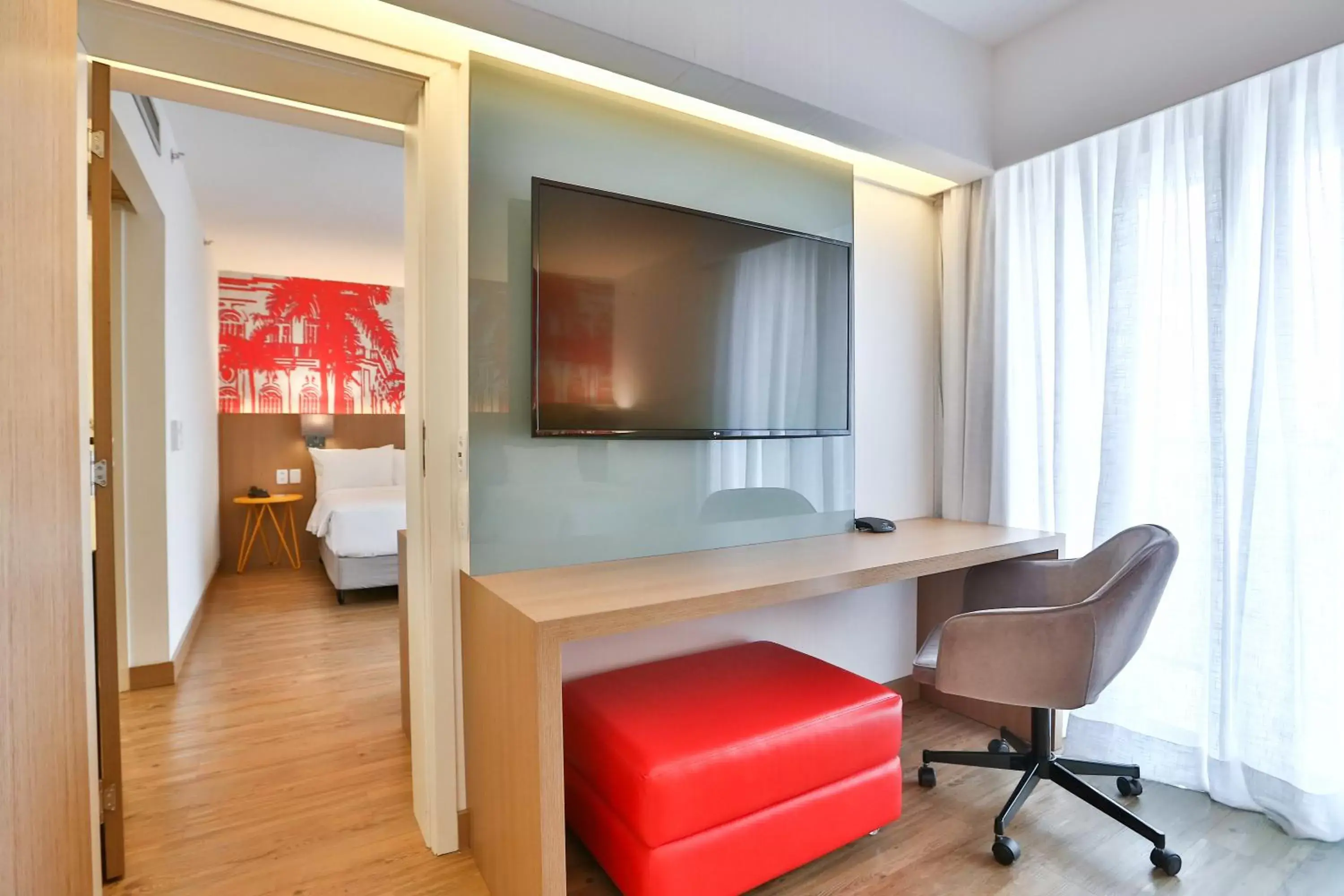 Bedroom, TV/Entertainment Center in Radisson RED Campinas