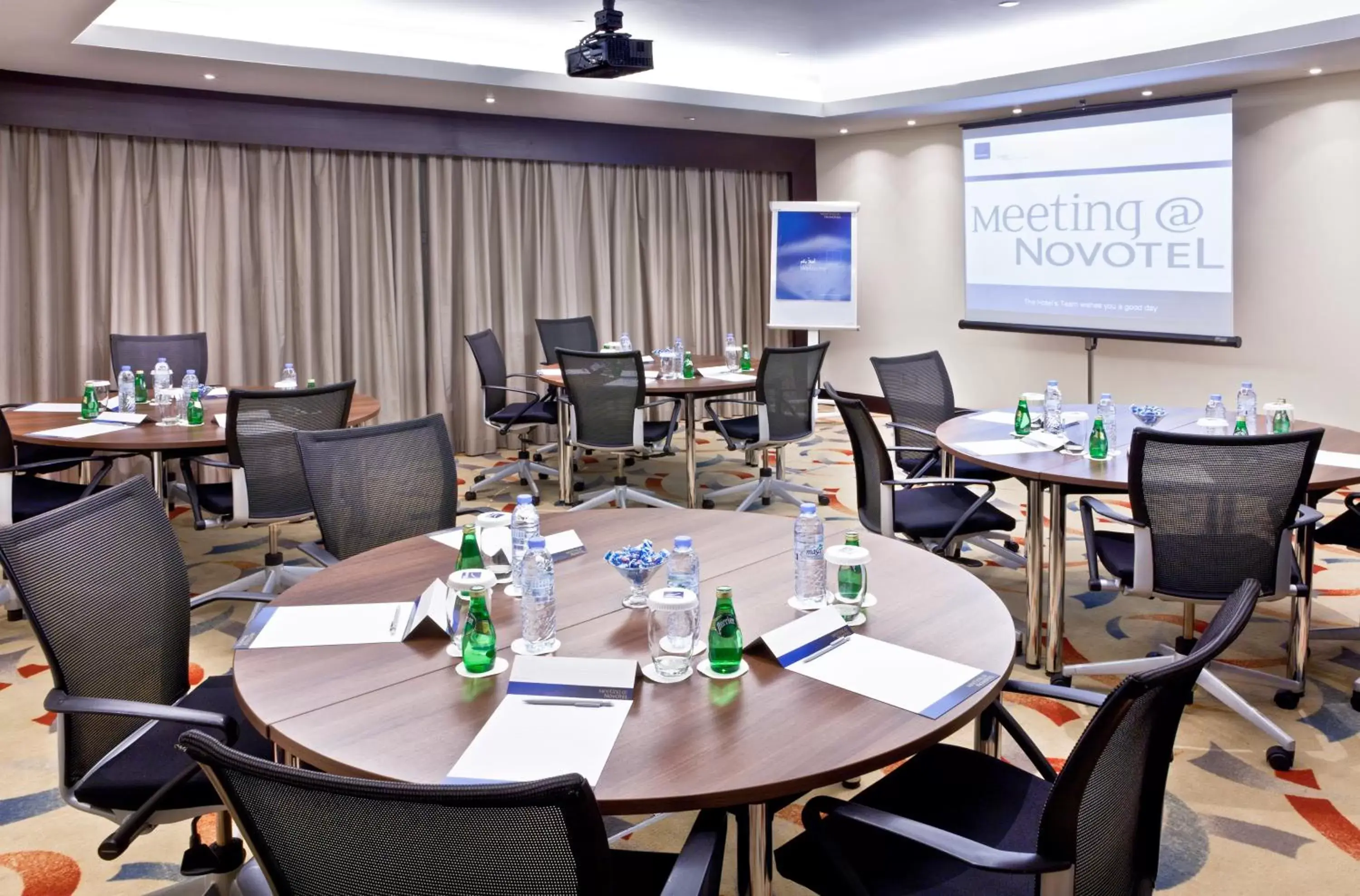 Business facilities, Restaurant/Places to Eat in Ibis Deira City Centre