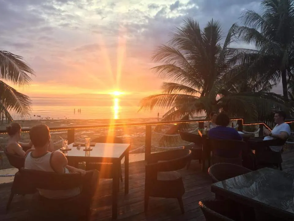Lounge or bar in Infinity Sands Resort