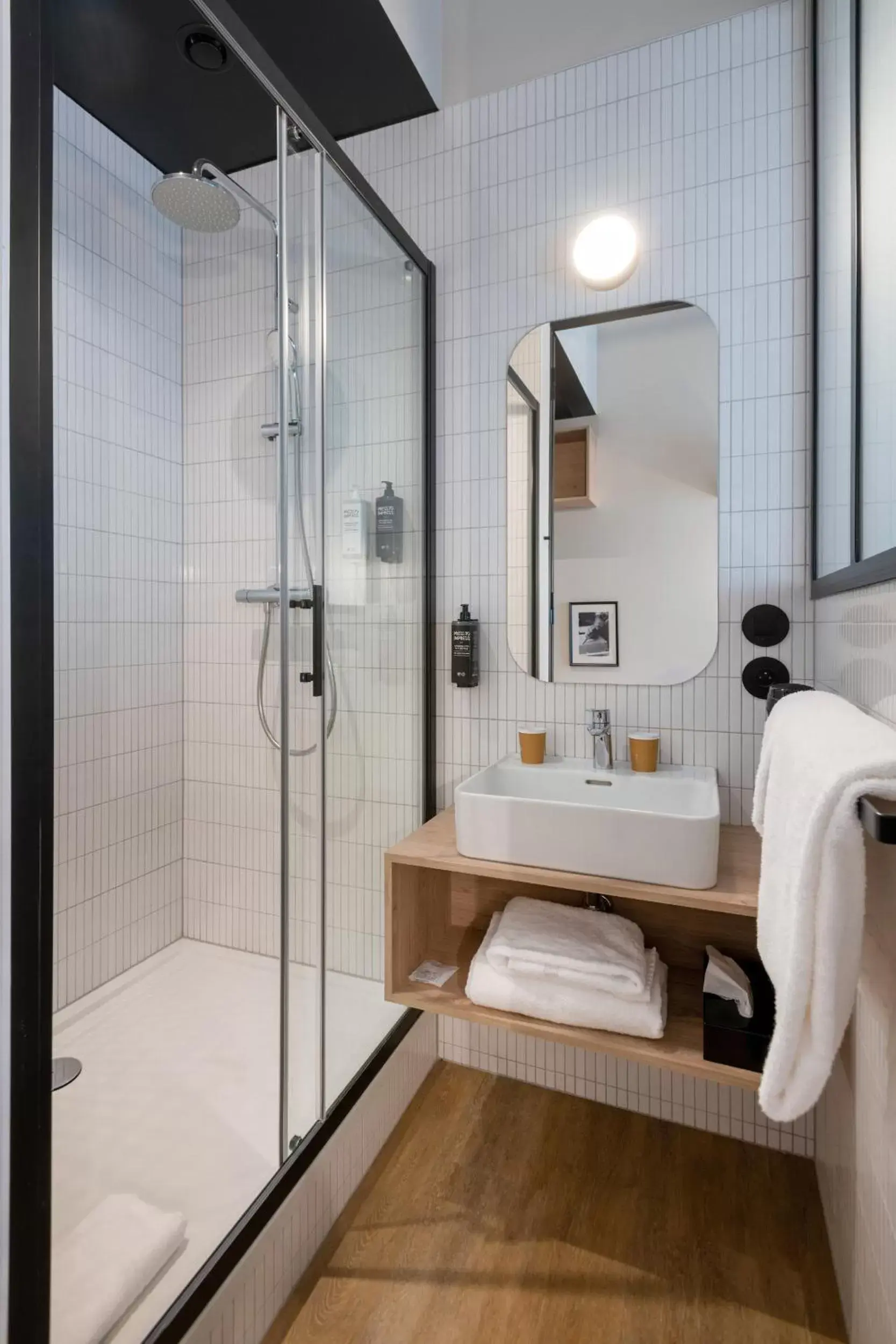 Shower, Bathroom in ibis Styles Namur