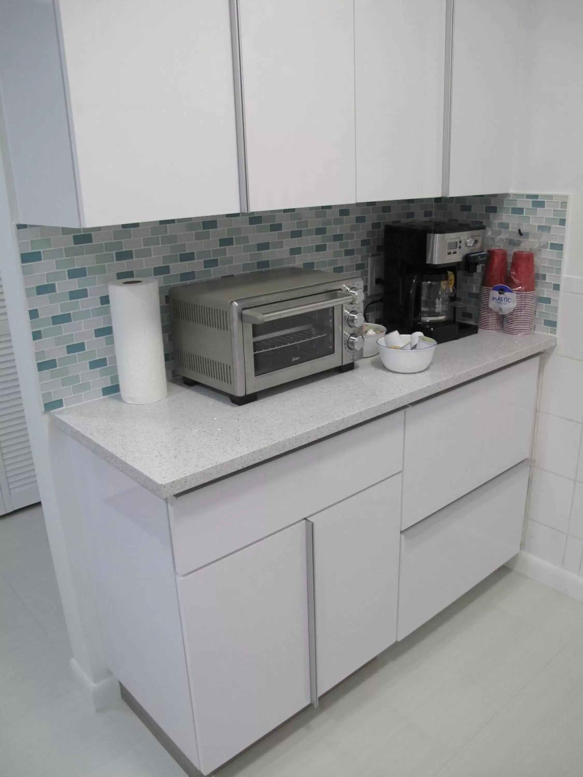 Kitchen or kitchenette, Kitchen/Kitchenette in Downtown Hollywood Boutique Hotel