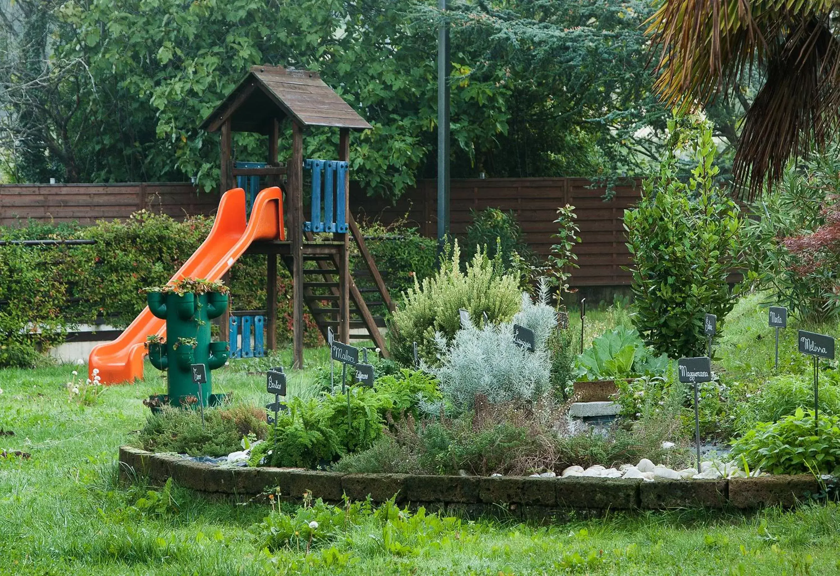 Garden, Children's Play Area in Best Western Hotel Leonardo da Vinci