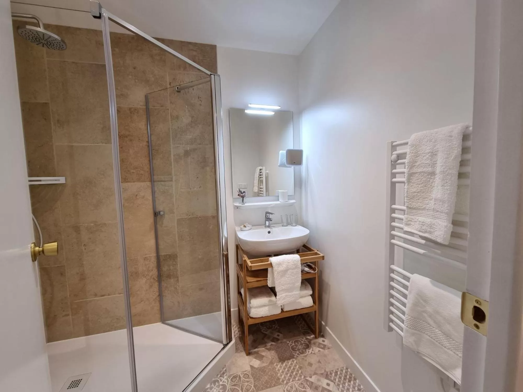 Bathroom in Le Rodin Bazas