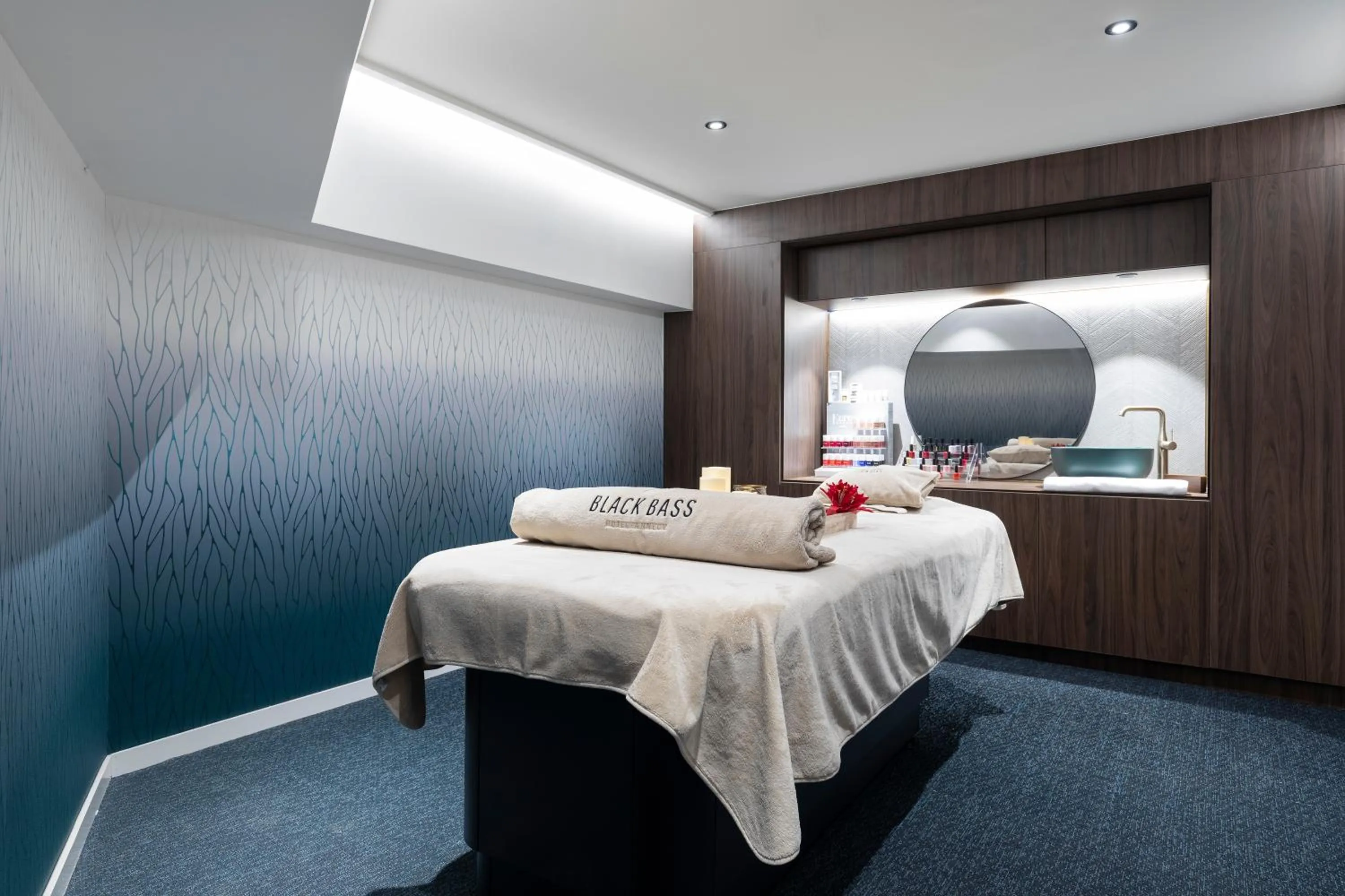 Restaurant/places to eat, Bed in Black Bass Hotel