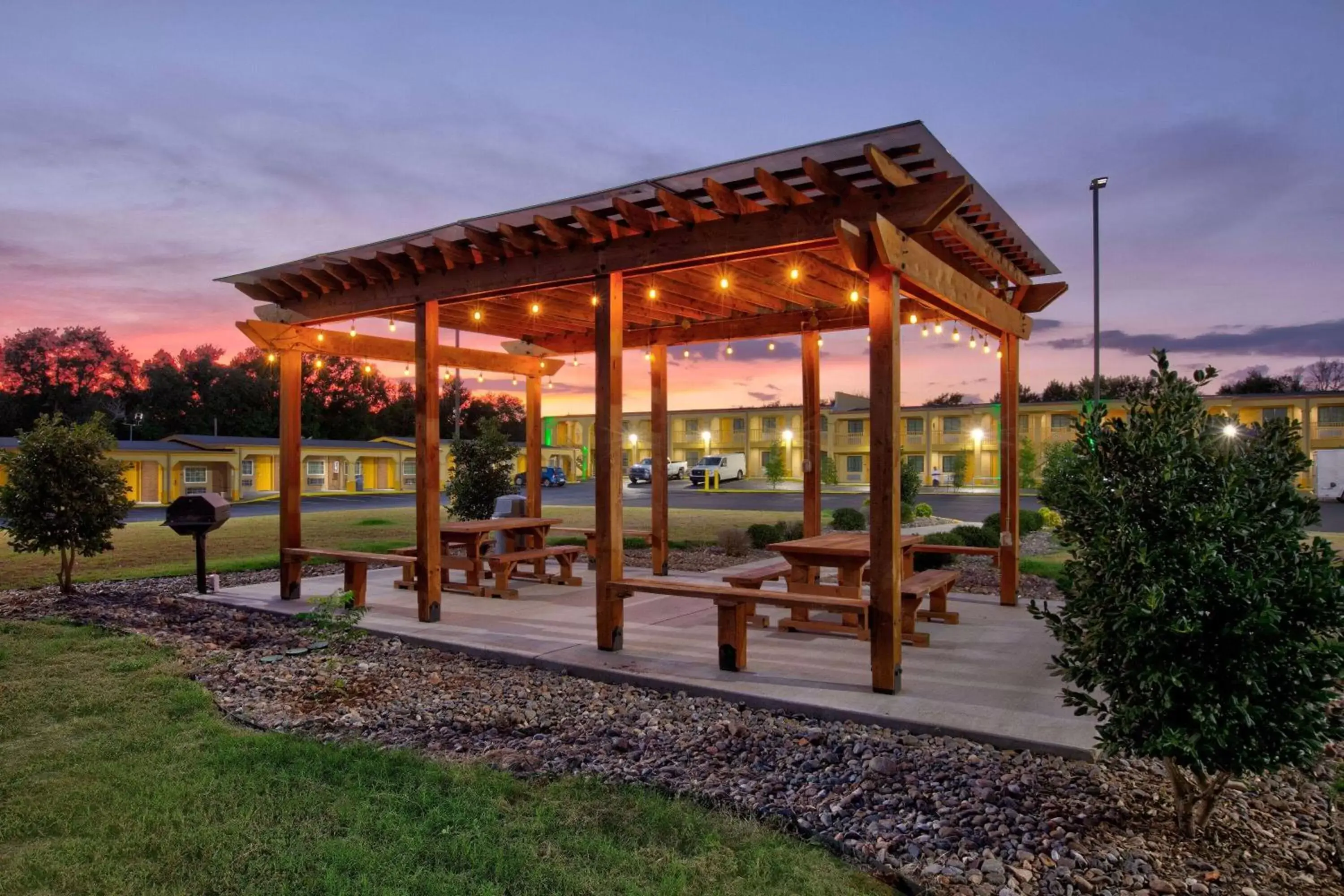 BBQ facilities in Super 8 by Wyndham Palestine TX