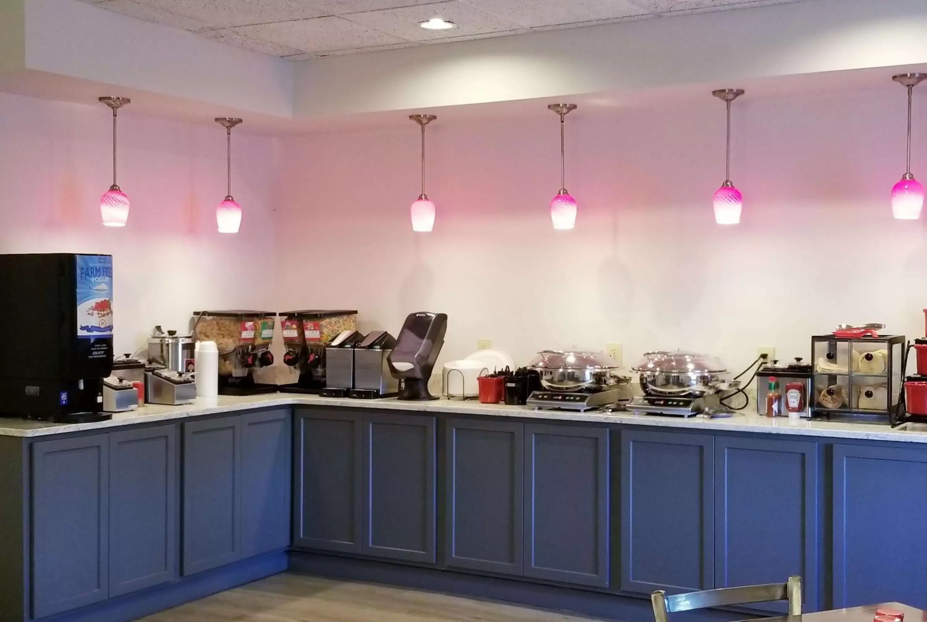 Restaurant/places to eat in Ramada by Wyndham Sellersburg/Louisville North Restaurant/places to eat in Ramada by Wyndham Sellersburg/Louisville North