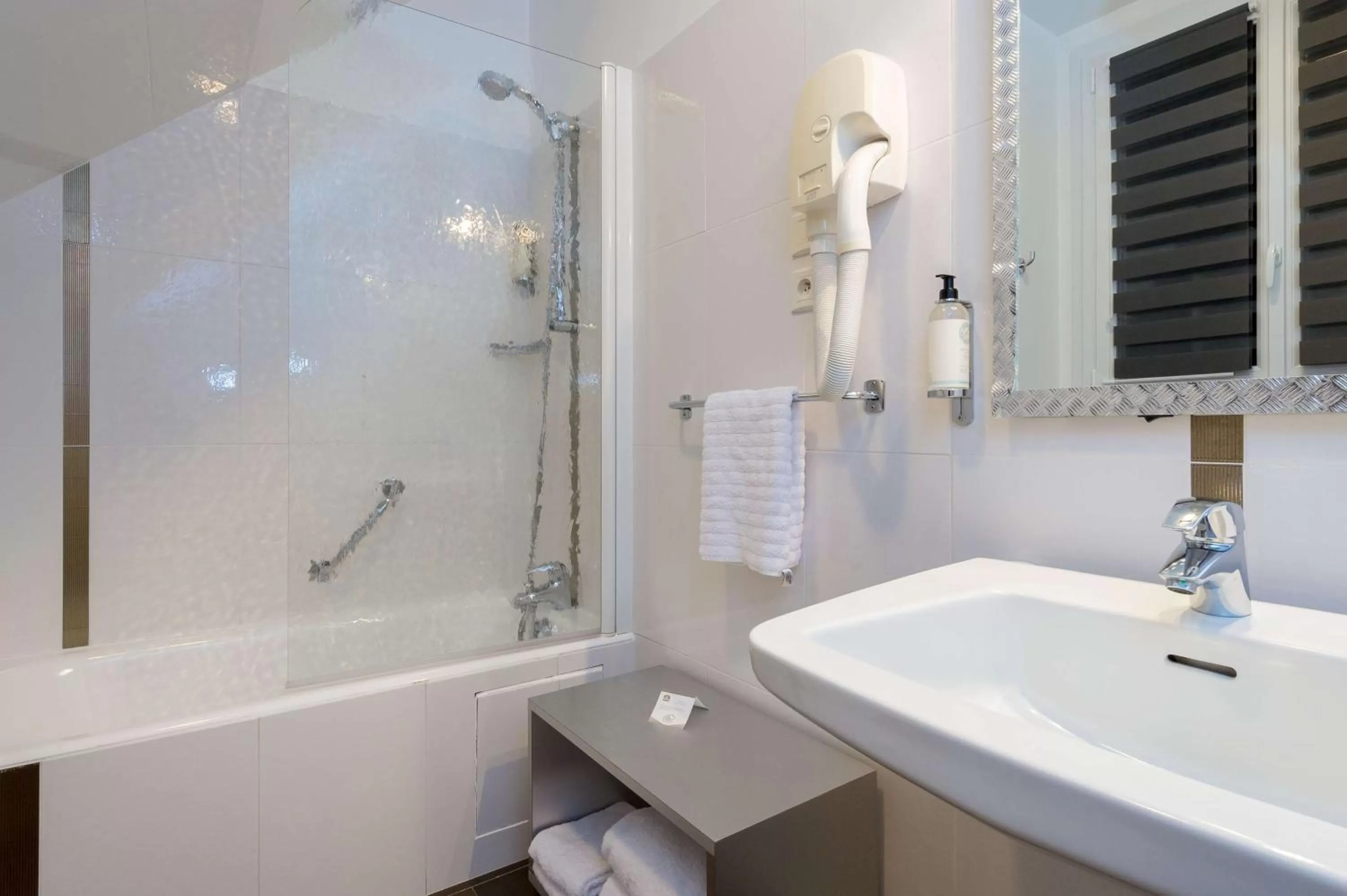 Photo of the whole room in Best Western Le Vinci Loire Valley