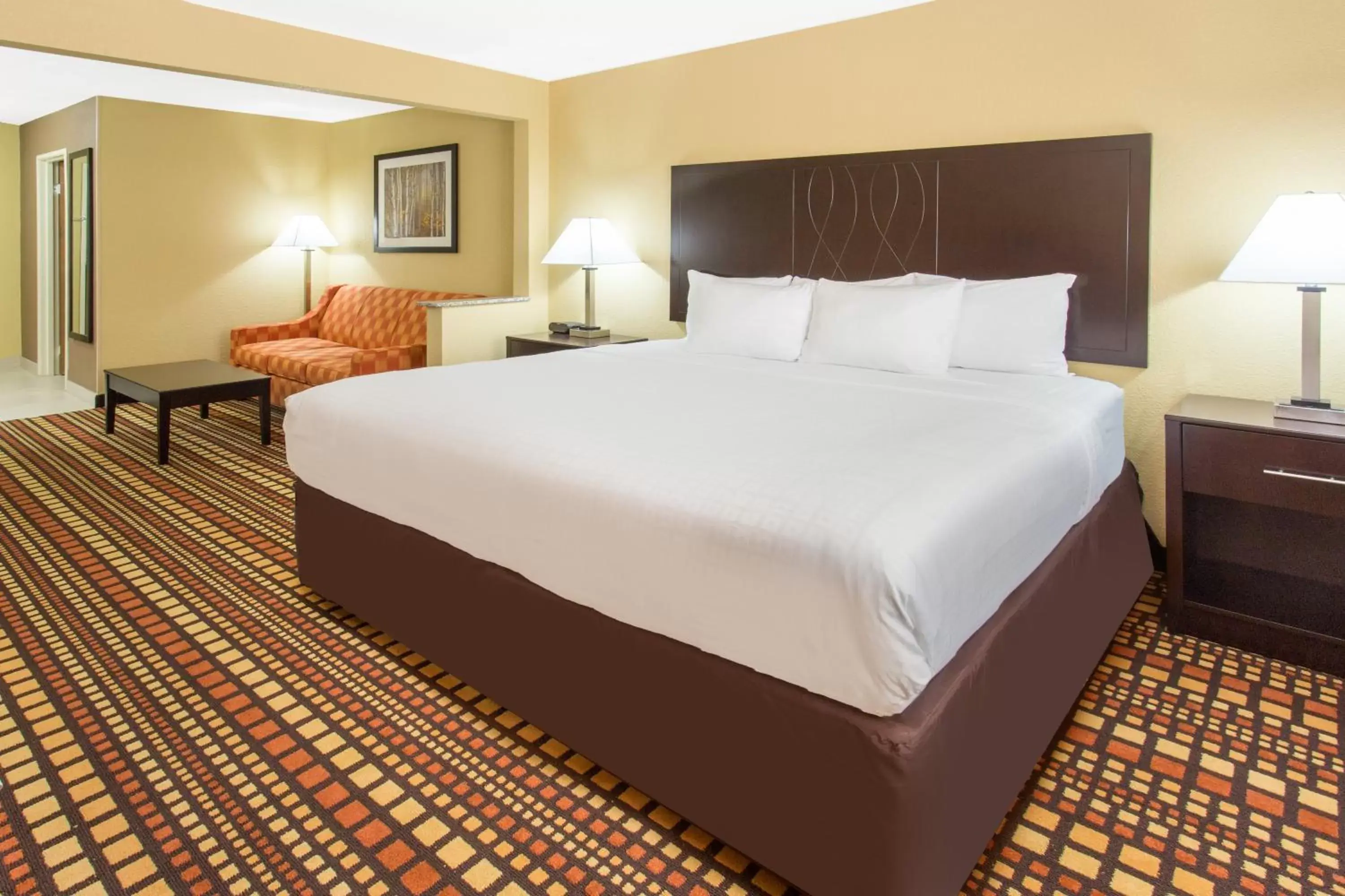 Bedroom, Bed in Days Inn & Suites by Wyndham Davenport East
