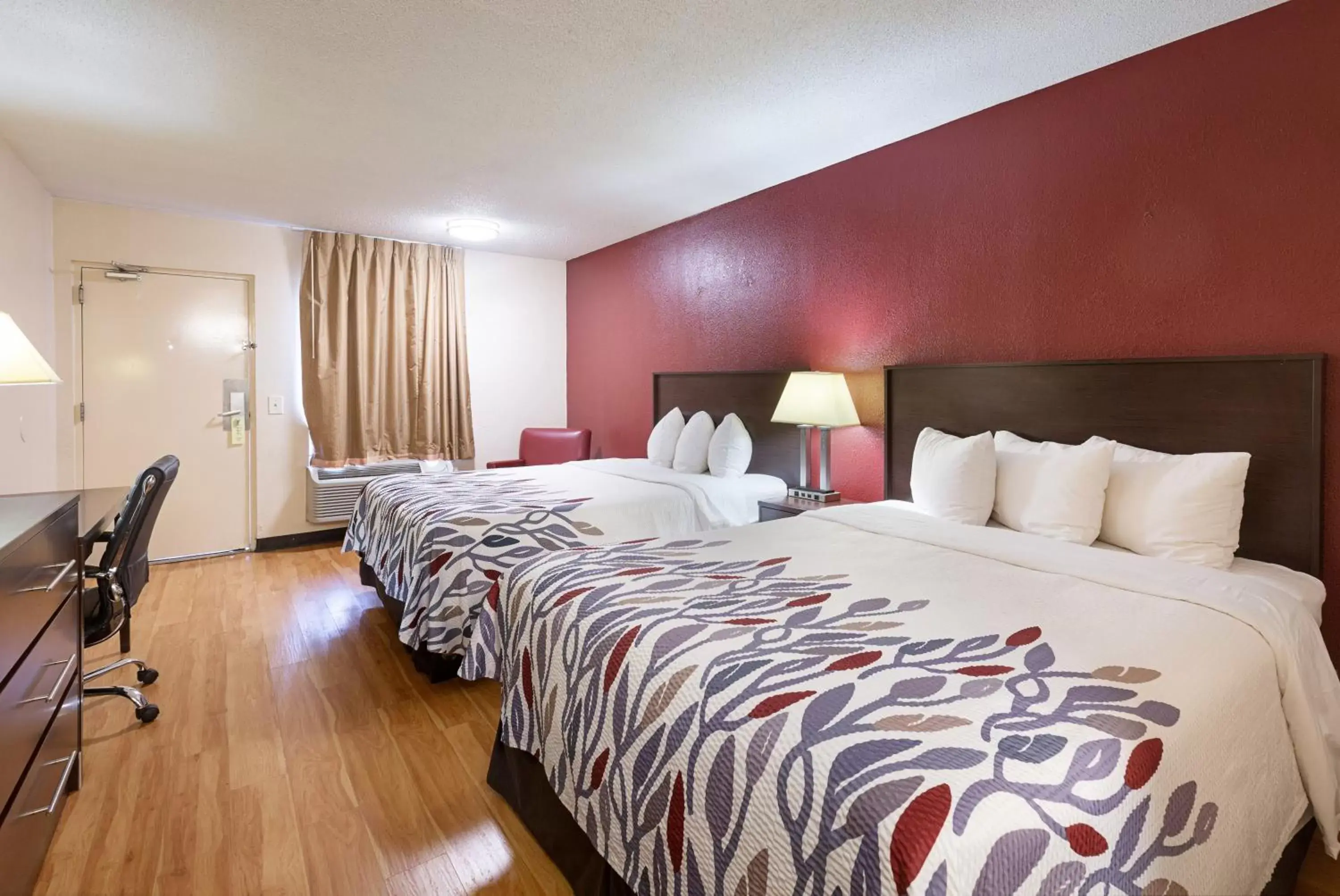 Deluxe Queen Room with 2 Queen Beds - Non-Smoking in Red Roof Inn Hardeeville Deluxe Queen Room with 2 Queen Beds - Non-Smoking in Red Roof Inn Hardeeville
