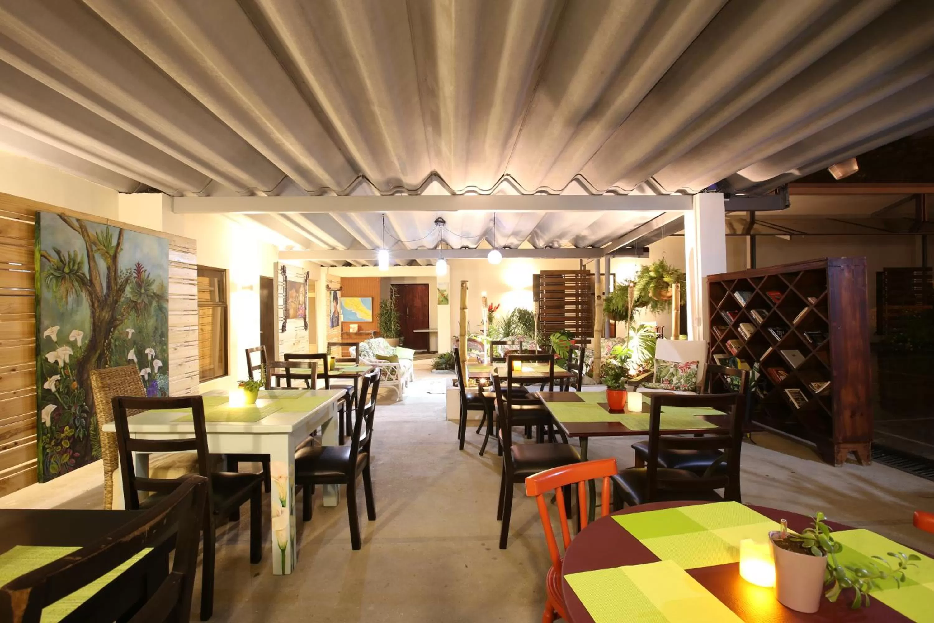 Restaurant/Places to Eat in Casa María Aeropuerto B&B