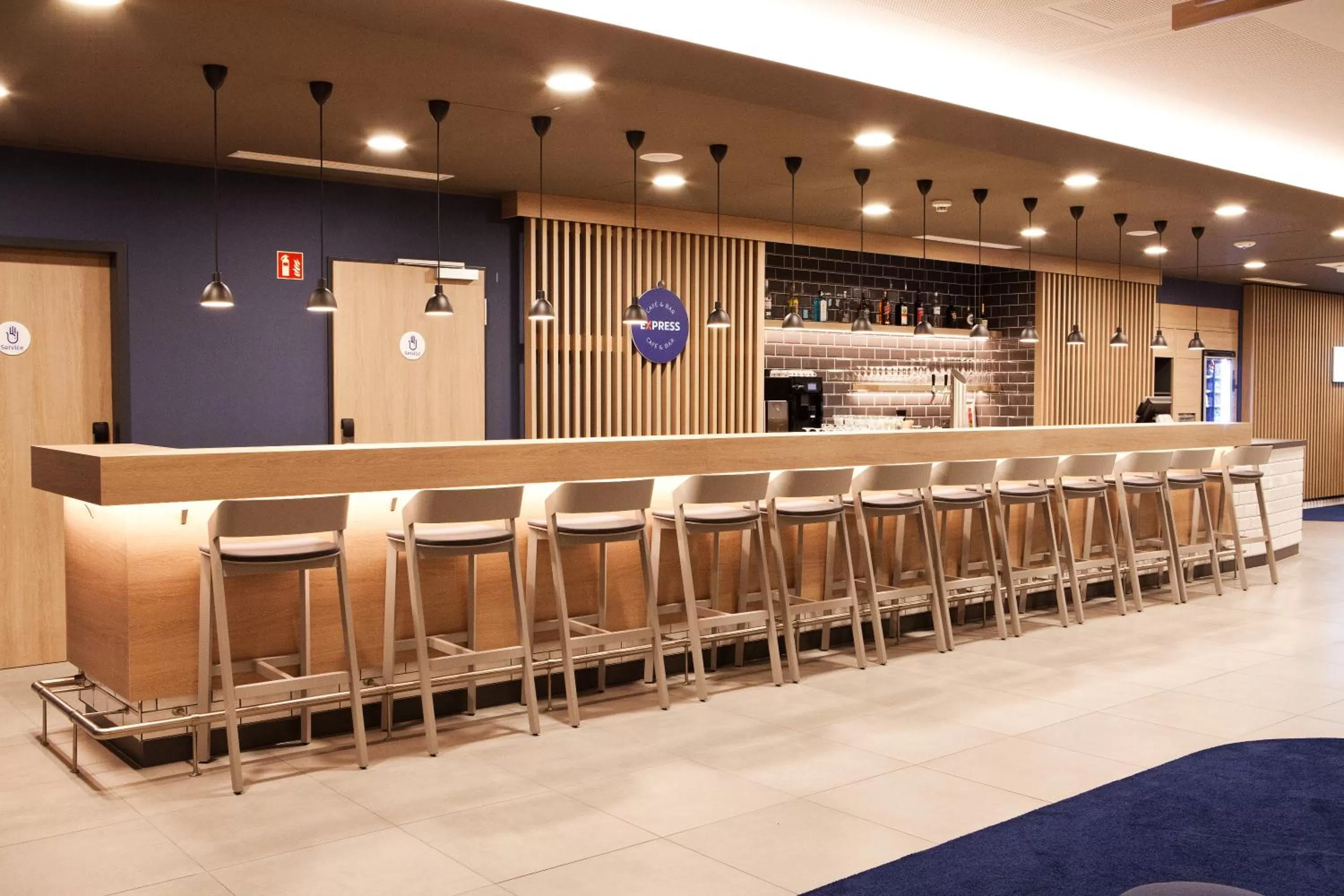 Lounge or bar in Holiday Inn Express - Offenburg by IHG