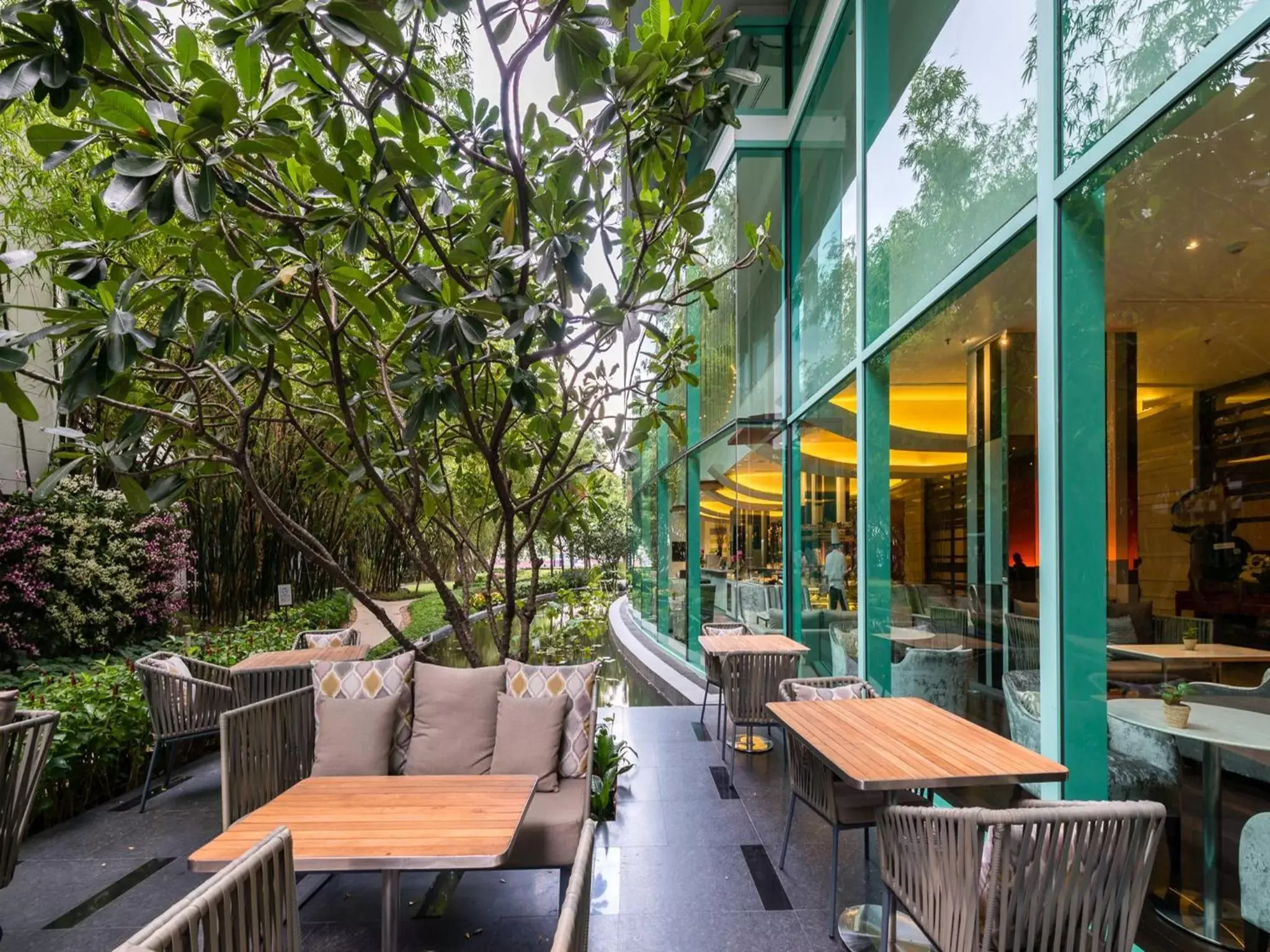 Garden, Restaurant/Places to Eat in Chatrium Hotel Riverside Bangkok