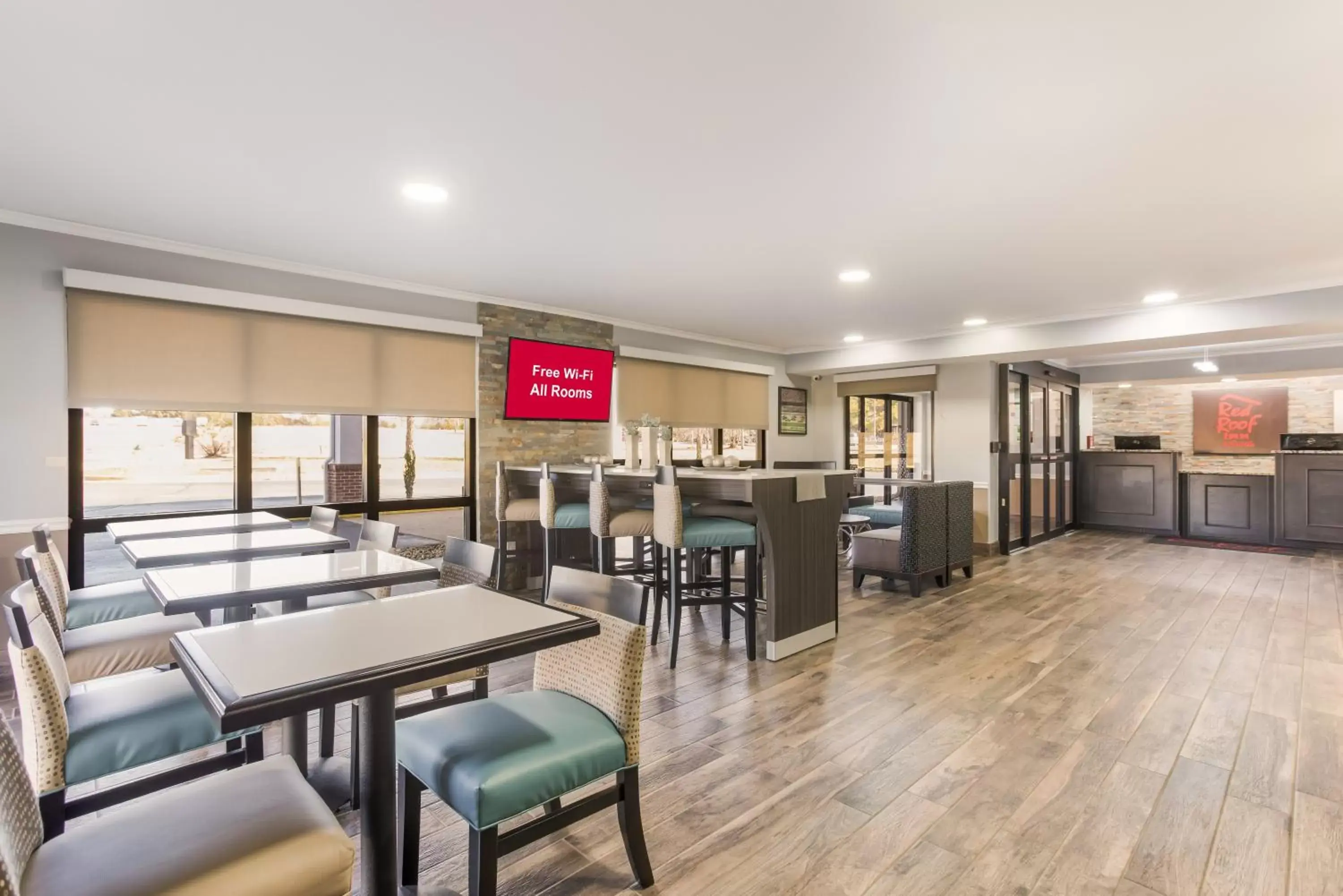 Lobby or reception, Restaurant/Places to Eat in Red Roof Inn & Suites Athens, AL