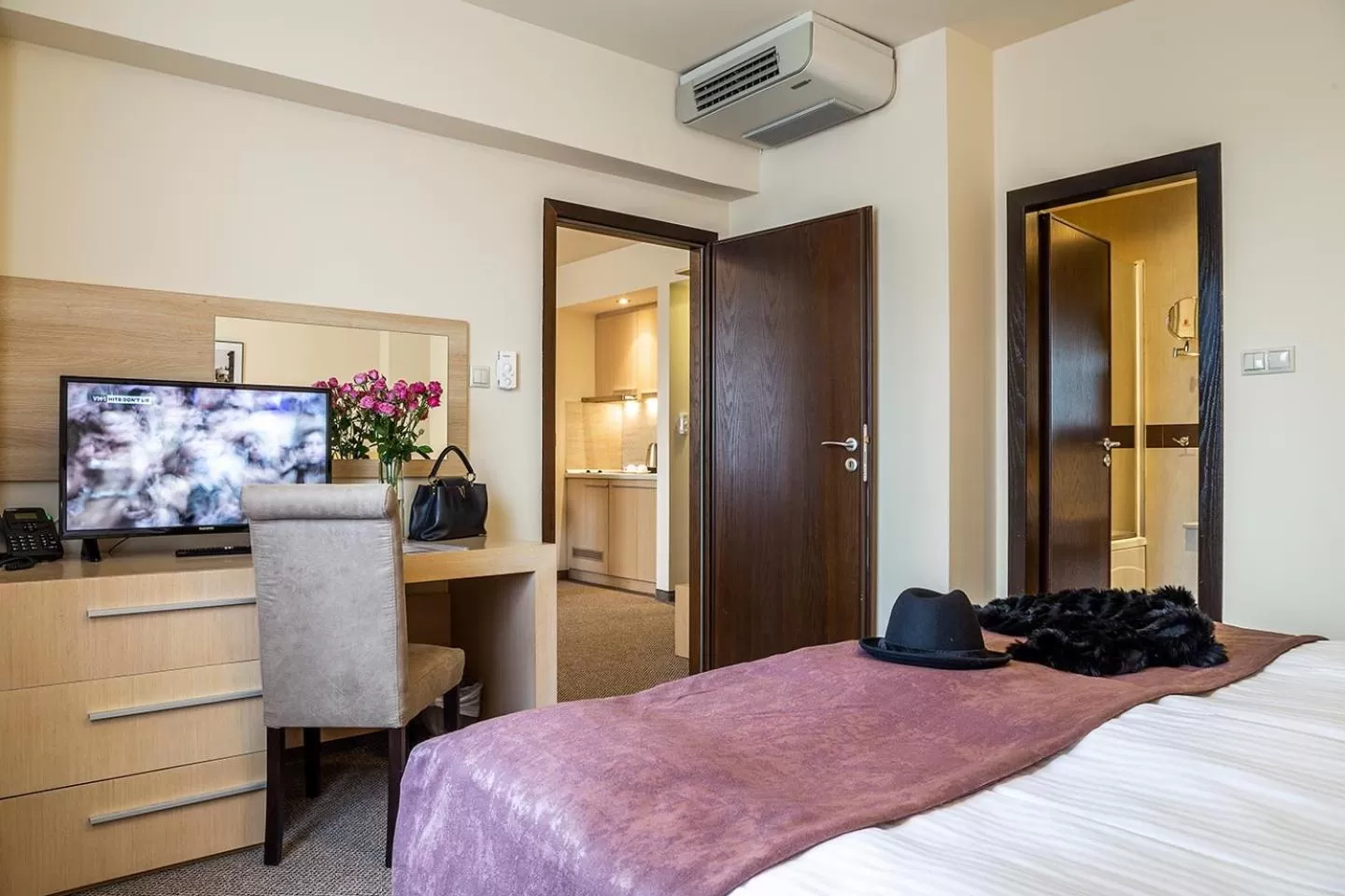 People, Bed in Sofia Palace Hotel by HMG