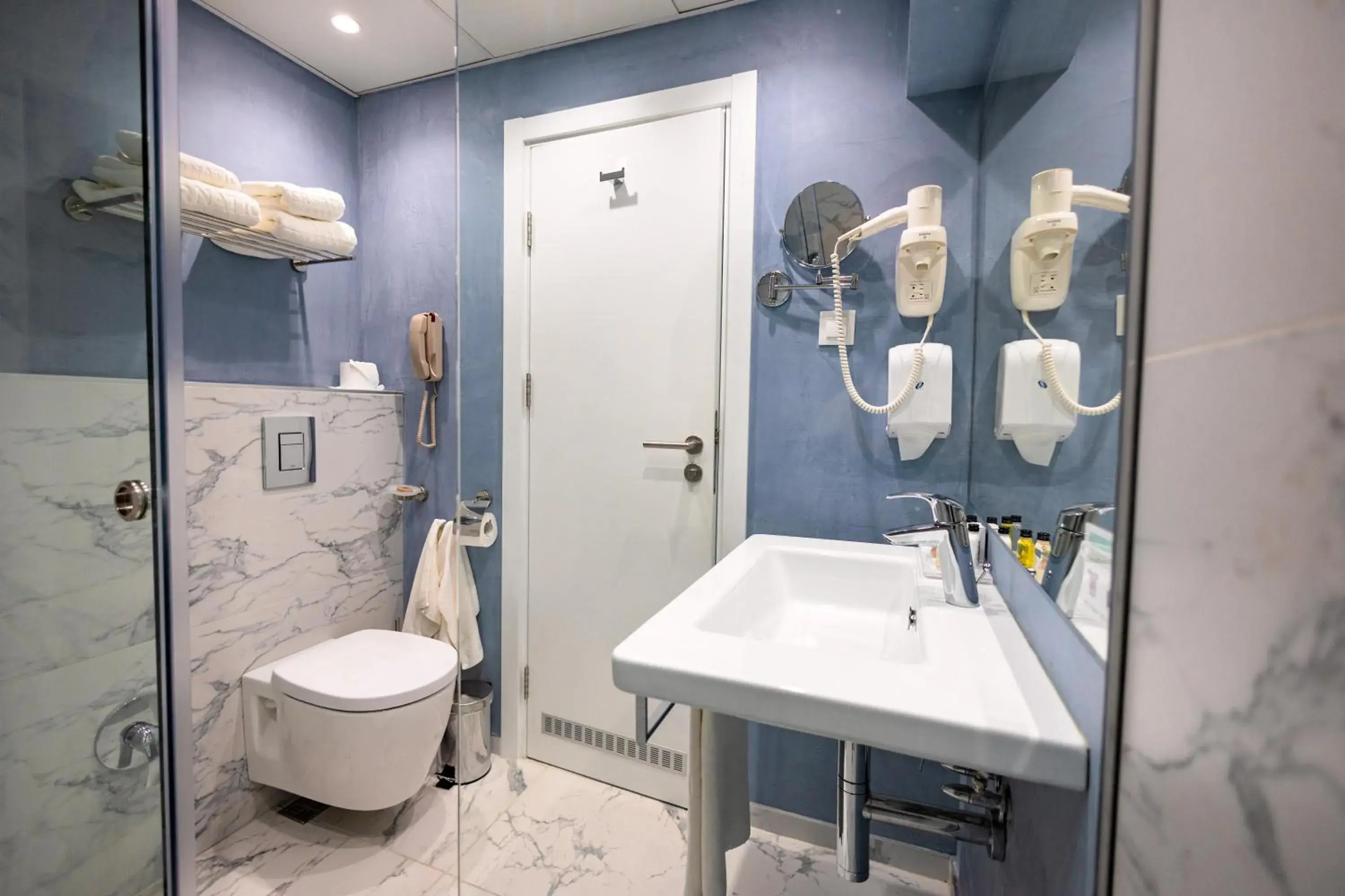 Shower, Bathroom in International Hotel Casino & Tower Suites
